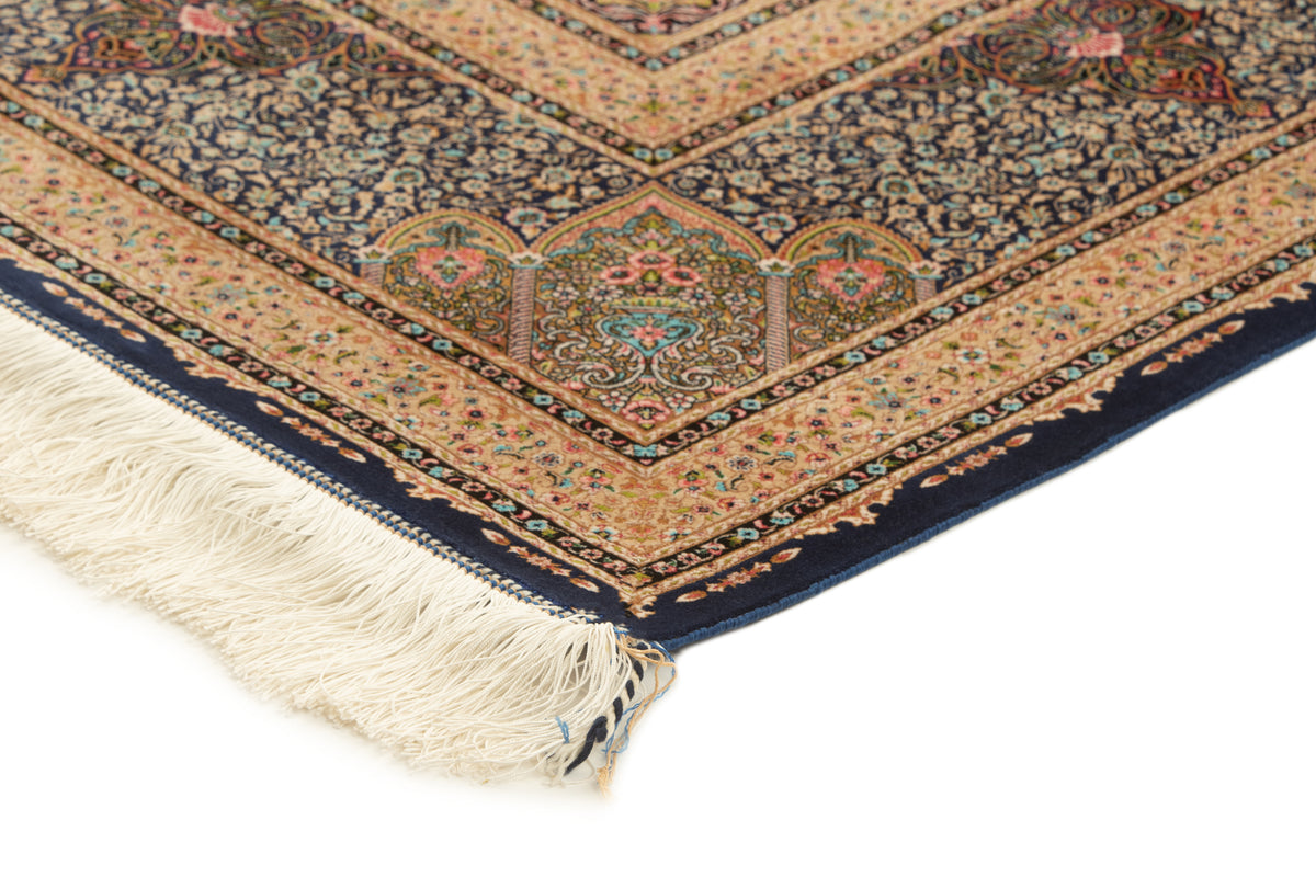 Rechteck Teppich Ghom Design in Dunkelblau von Hadorn™ - Lifestyle Image