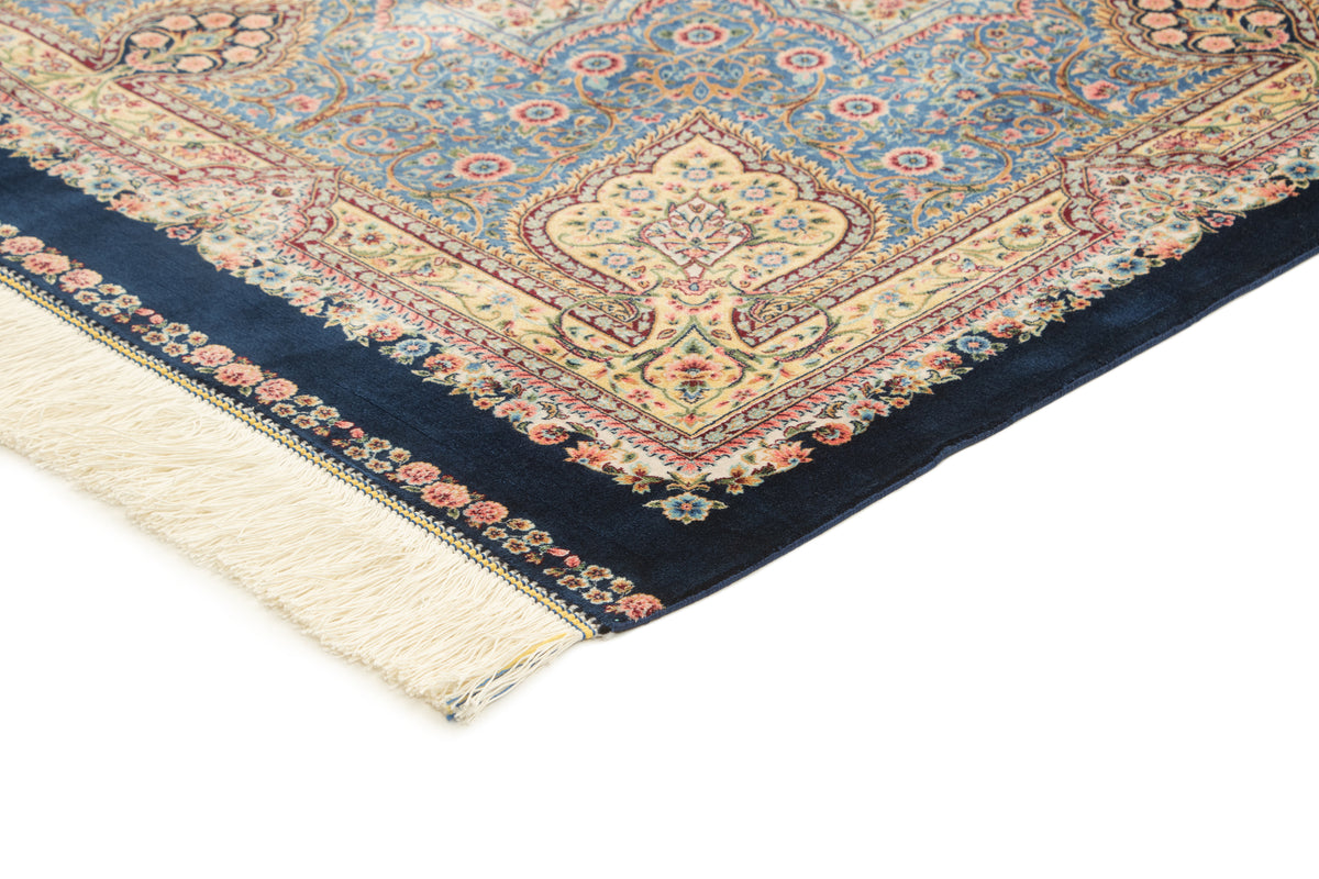 Rechteck Teppich Ghom Design in Dunkelblau von Hadorn™ - Lifestyle Image