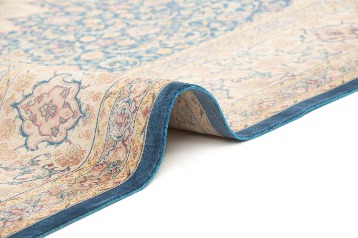Rechteck Teppich Ghom Design in Blau von Hadorn™ - Lifestyle Image