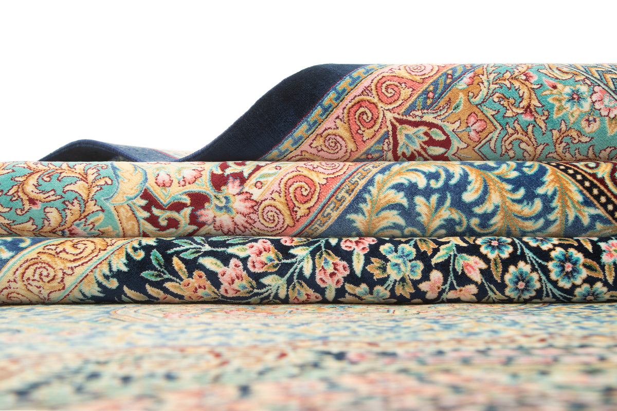 Rechteck Teppich Ghom Design in Dunkelblau von Hadorn™ - Lifestyle Image