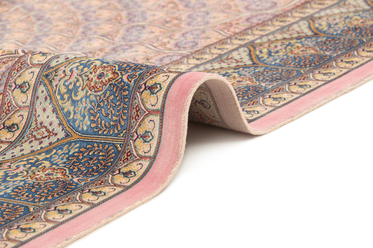 Rechteck Teppich Ghom Design in Rosa von Hadorn™ - Lifestyle Image