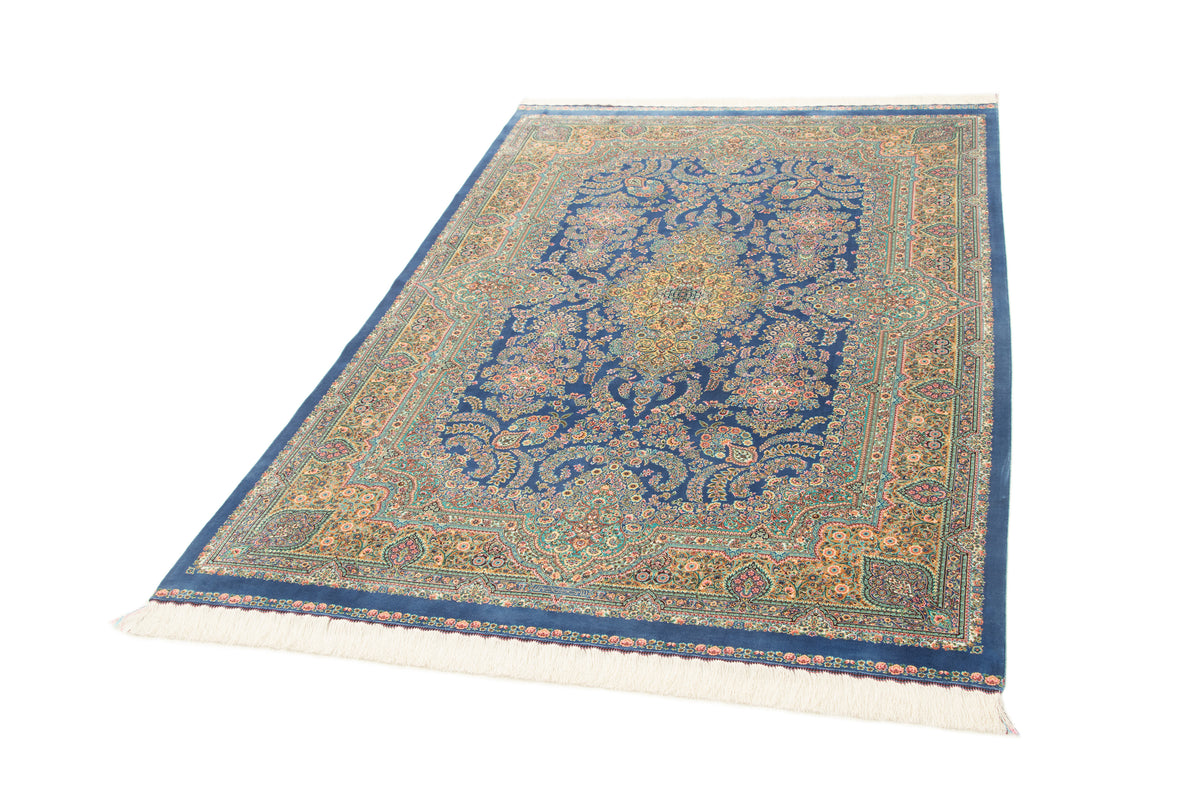 Rechteck Teppich Ghom Design in Blau von Hadorn™ - Lifestyle Image
