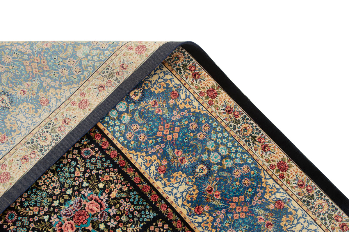 Rechteck Teppich Ghom Design in Dunkelblau von Hadorn™ - Lifestyle Image