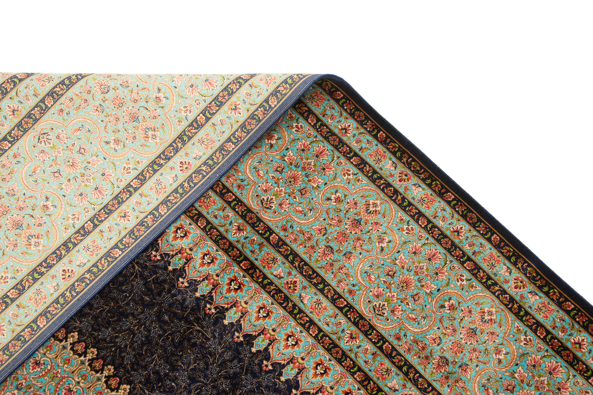 Rechteck Teppich Ghom Design in Dunkelblau von Hadorn™ - Lifestyle Image