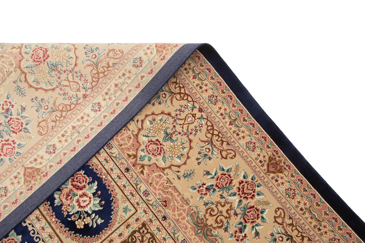 Rechteck Teppich Ghom Design in Dunkelblau von Hadorn™ - Lifestyle Image