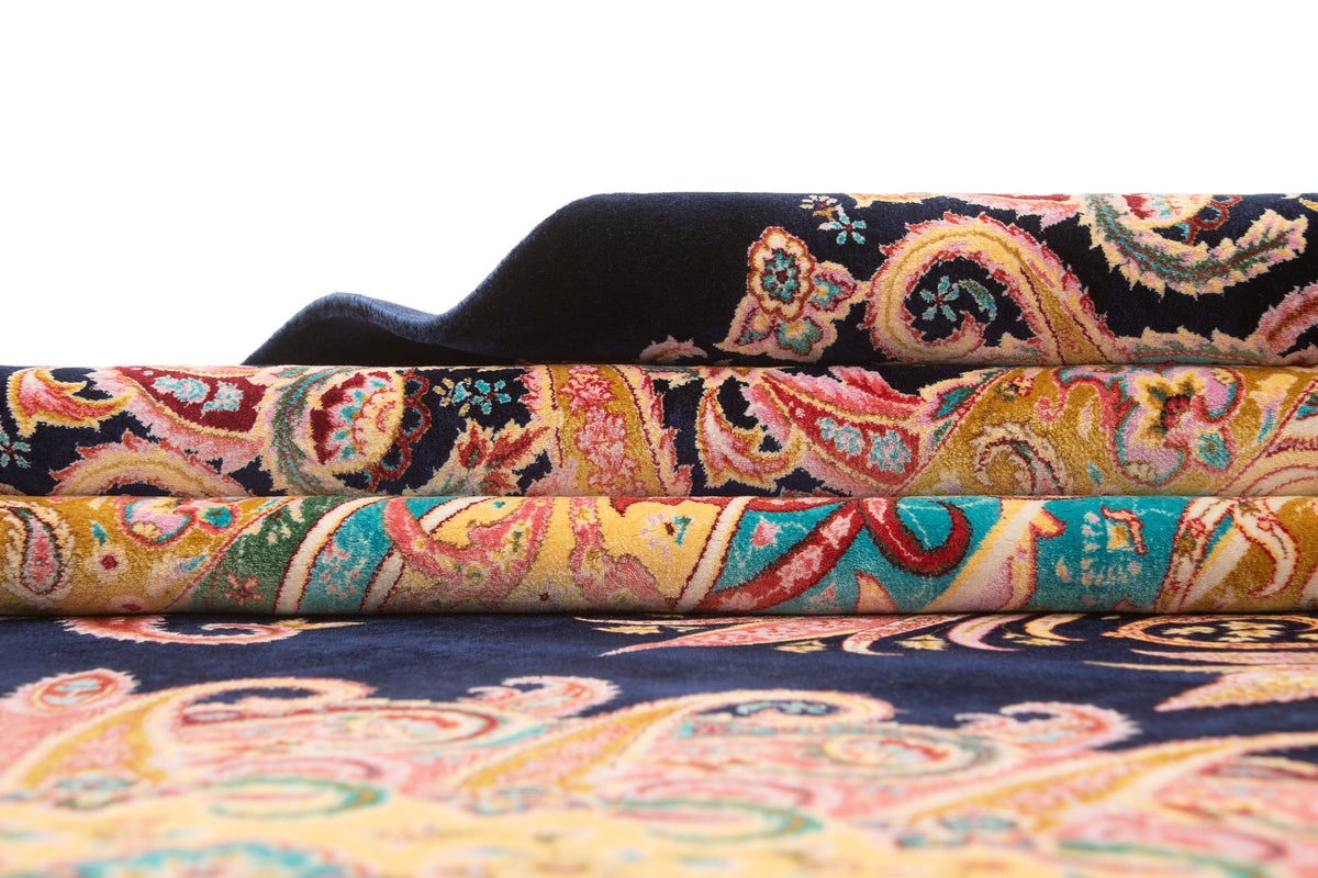 Rechteck Teppich Ghom Design in Dunkelblau von Hadorn™ - Lifestyle Image