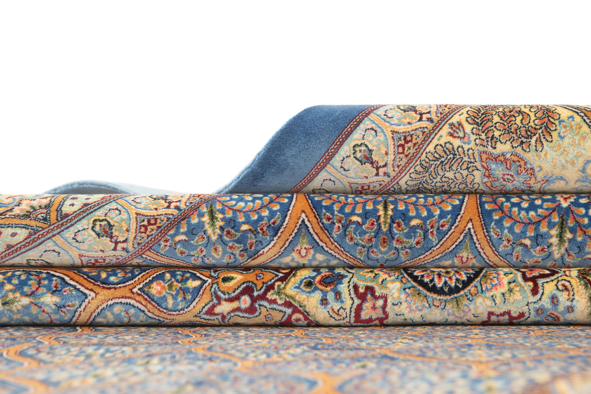 Rechteck Teppich Ghom Design in Blau von Hadorn™ - Lifestyle Image