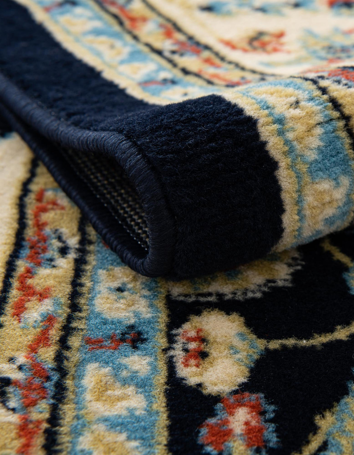 Rund Teppich Kashan Design in Marineblau von Hadorn™ - Lifestyle Image