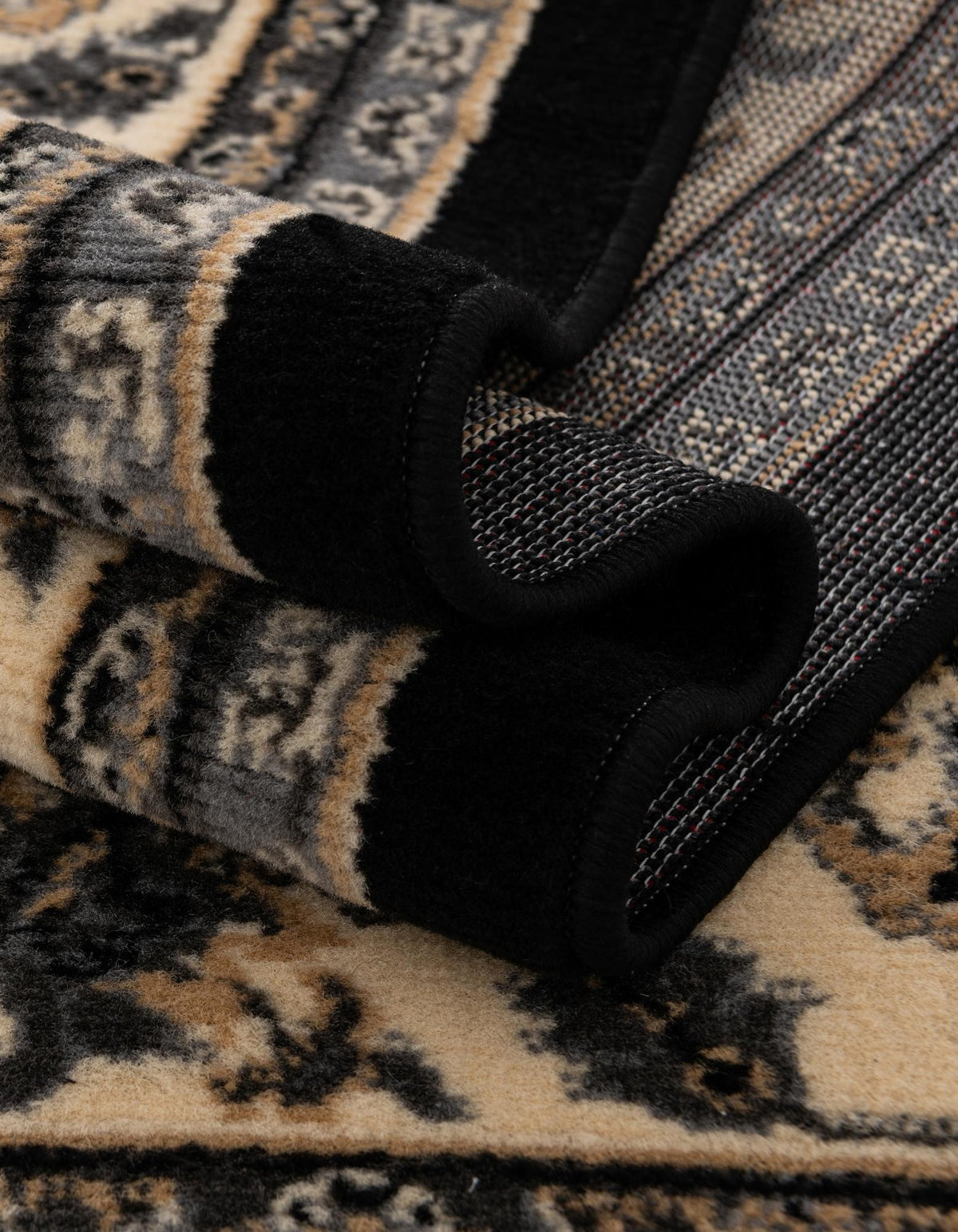 Läufer Teppich Kashan Design in Schwarz von Hadorn™ - Lifestyle Image