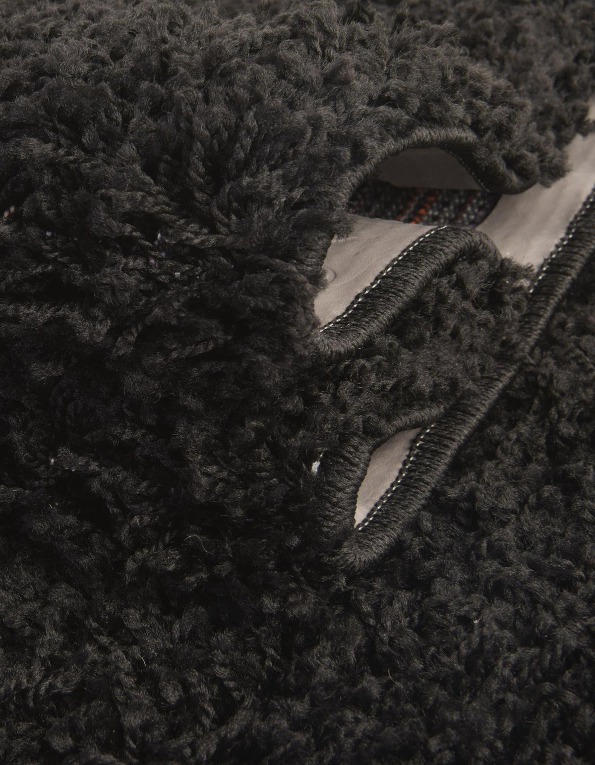 Rechteck Hochflorteppich Solid Shag in Schwarz von Hadorn™ - Lifestyle Image