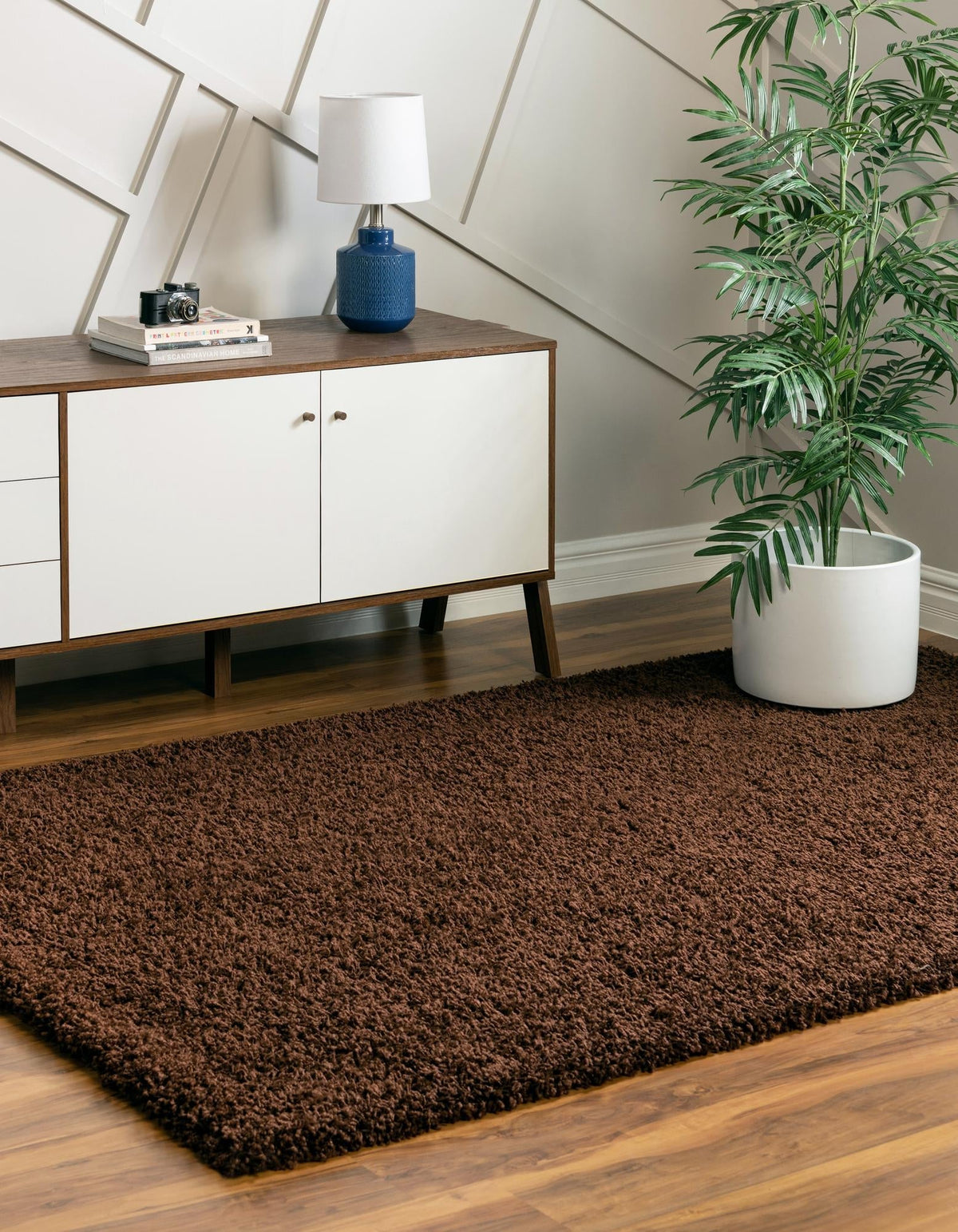 Rechteck Hochflorteppich Solid Shag in Braun von Hadorn™ - Lifestyle Image