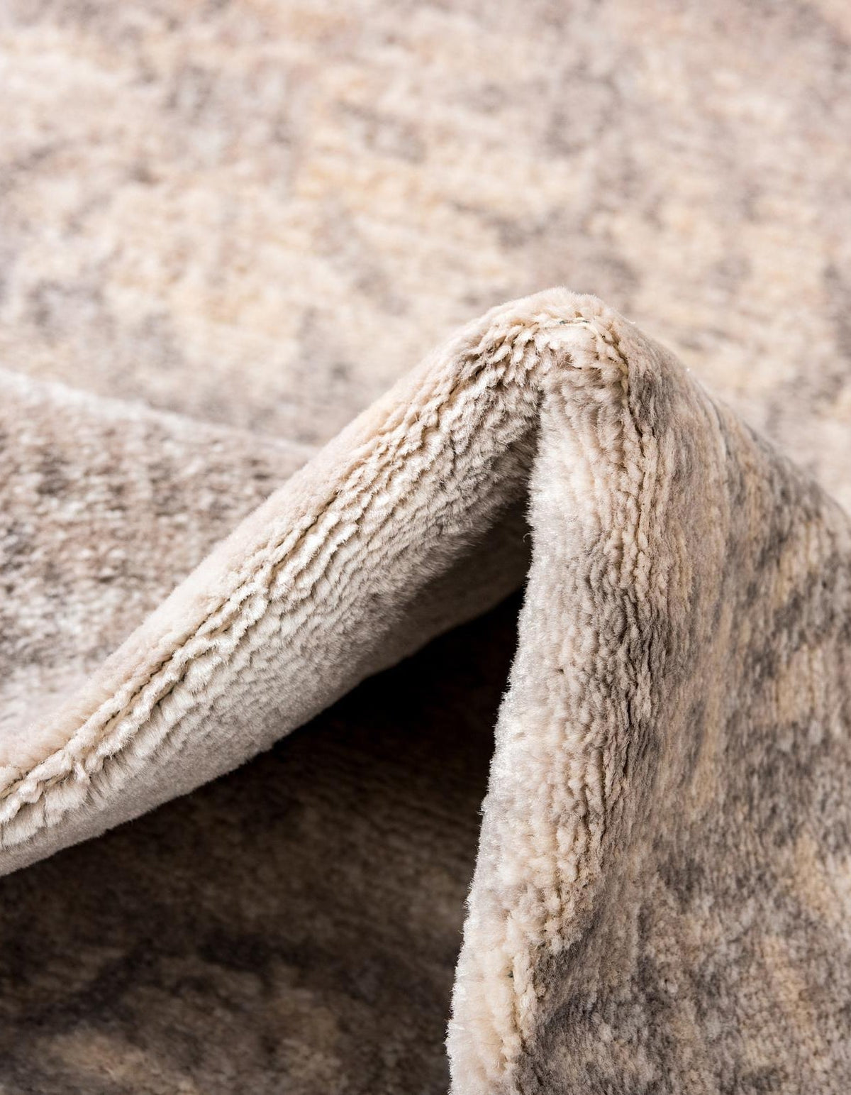 Rechteck Teppich Restoration in Grau von Hadorn™ - Lifestyle Image