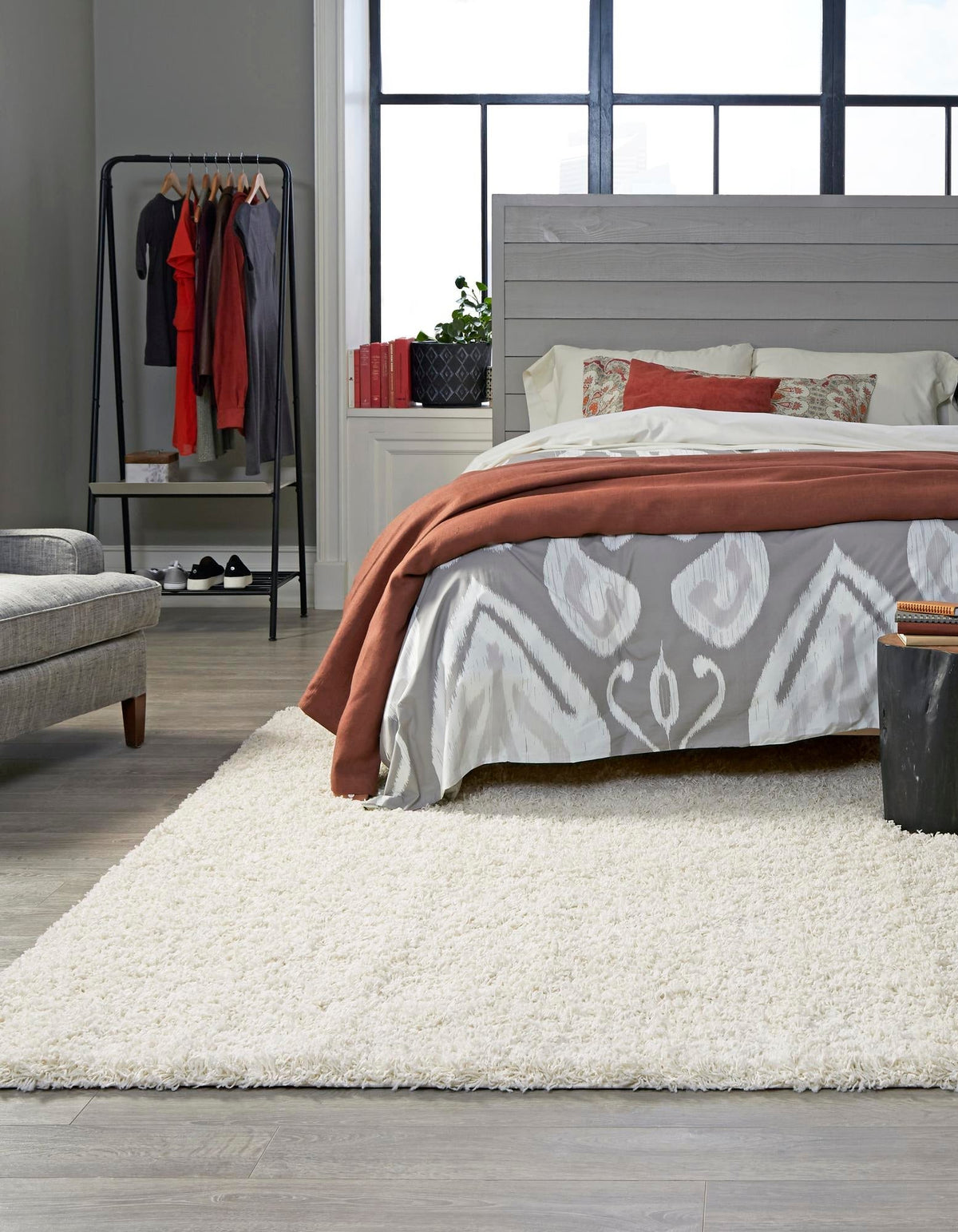 Quadratisch Hochflorteppich Solid Shag in Beige von Hadorn™ - Lifestyle Image