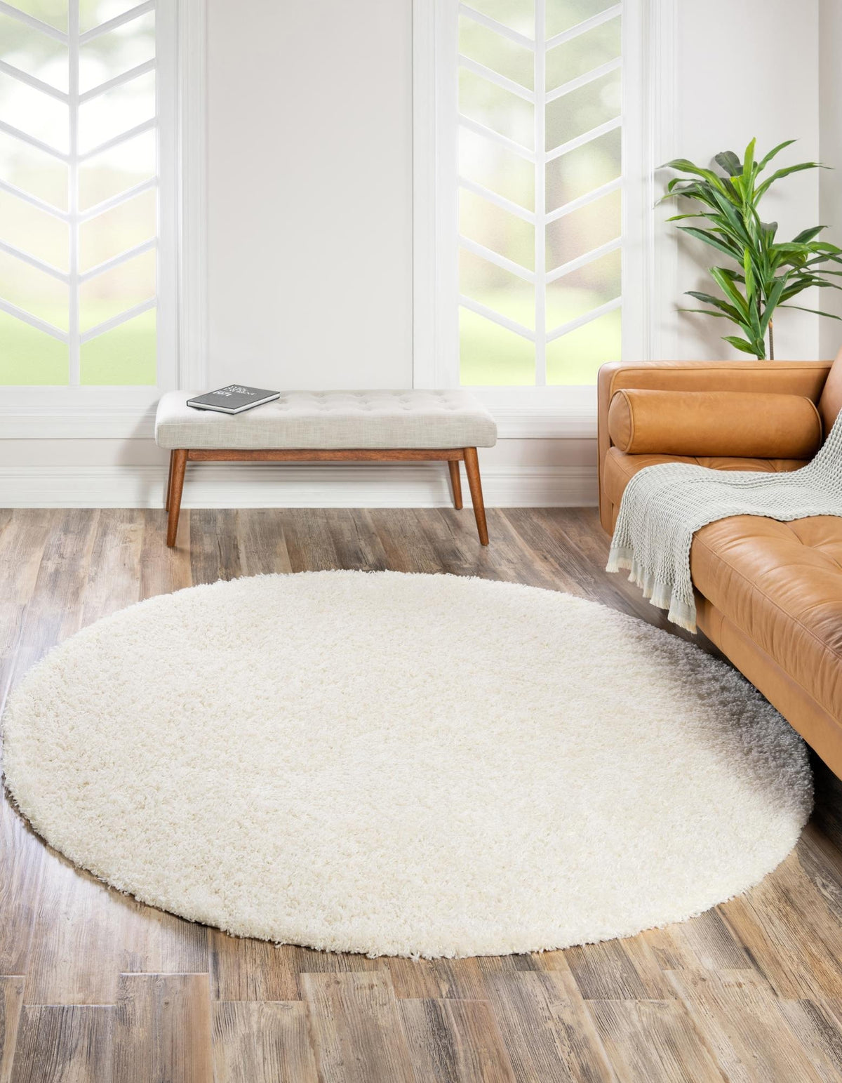 Rund Hochflorteppich Solid Shag in Weiss von Hadorn™ - Lifestyle Image