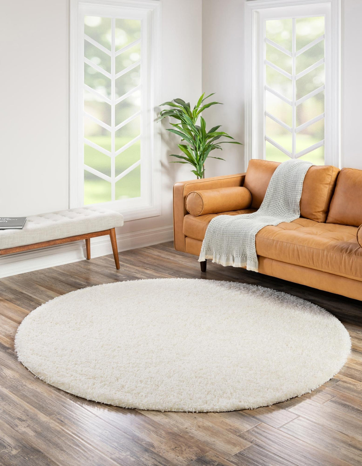 Rund Hochflorteppich Solid Shag in Weiss von Hadorn™ - Lifestyle Image