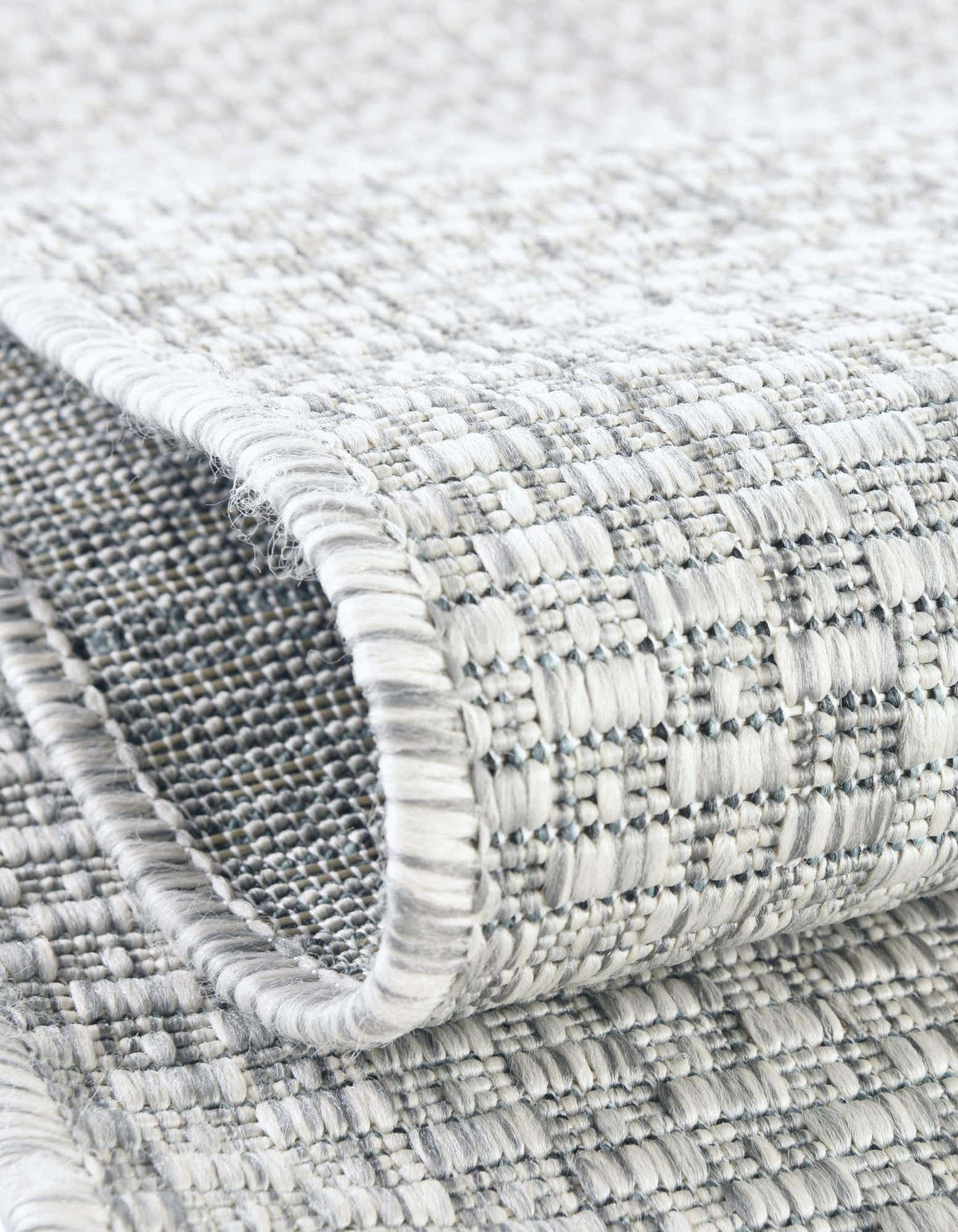 Rund Outdoor Teppich Tulum Outdoor in Hellgrau von Hadorn™ - Lifestyle Image