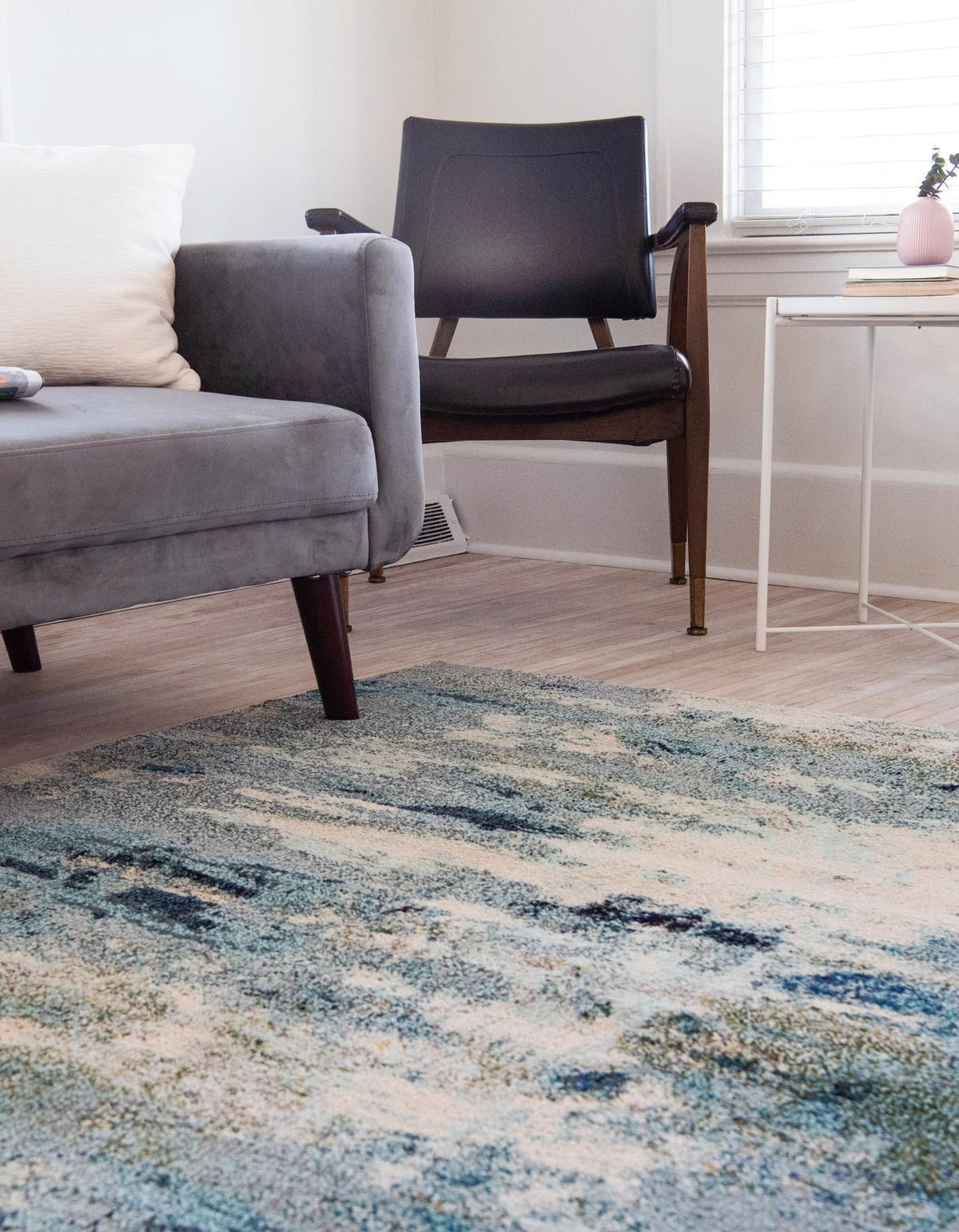 Rechteck Teppich Spectrum in Hellblau von Hadorn™ - Lifestyle Image