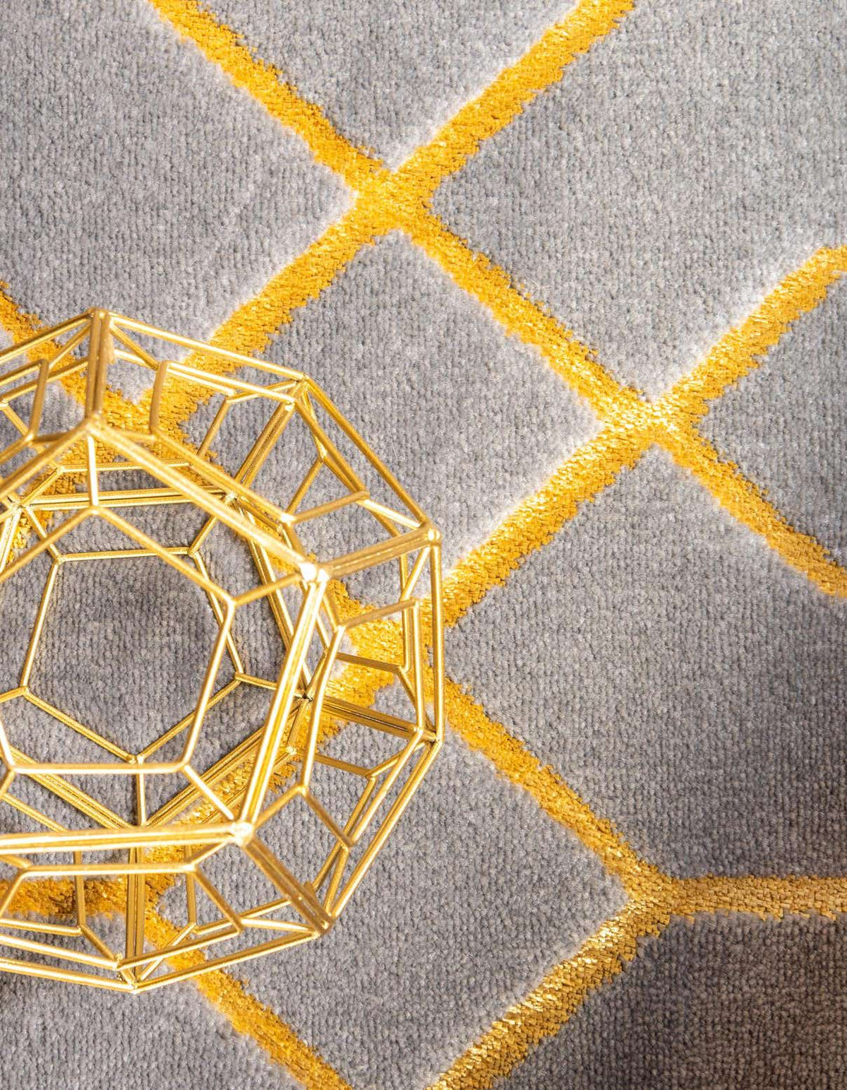 Läufer Teppich Marilyn Monroe™ Glam Trellis in Graues Gold von Hadorn™ - Lifestyle Image