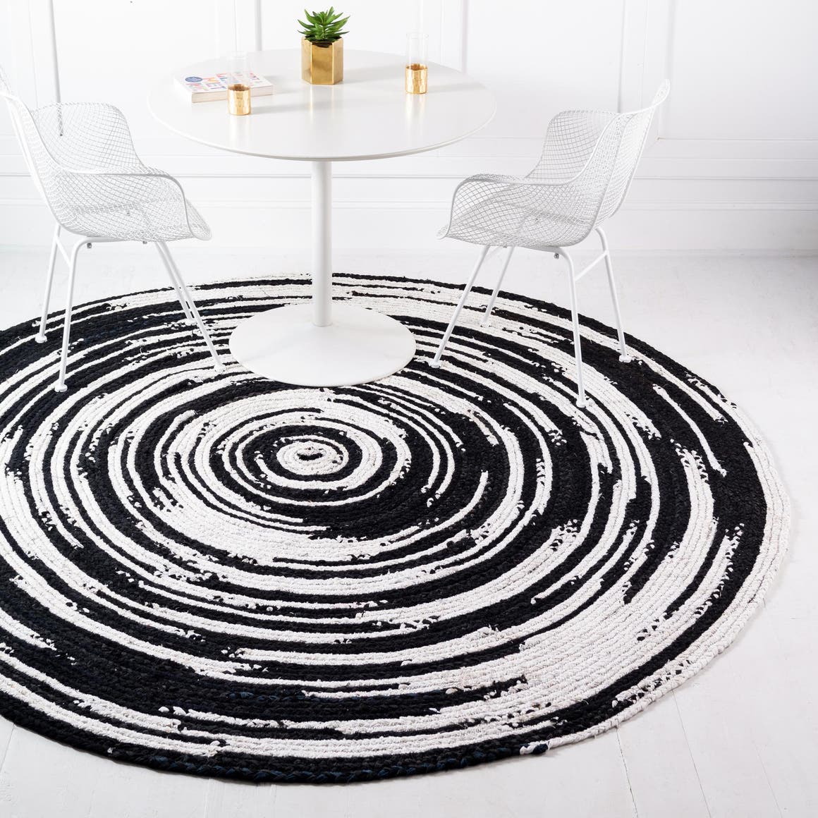 Rund Handgeflochten Teppich Chindi Cotton in Schwarz und Weiss von Hadorn™ - Lifestyle Image