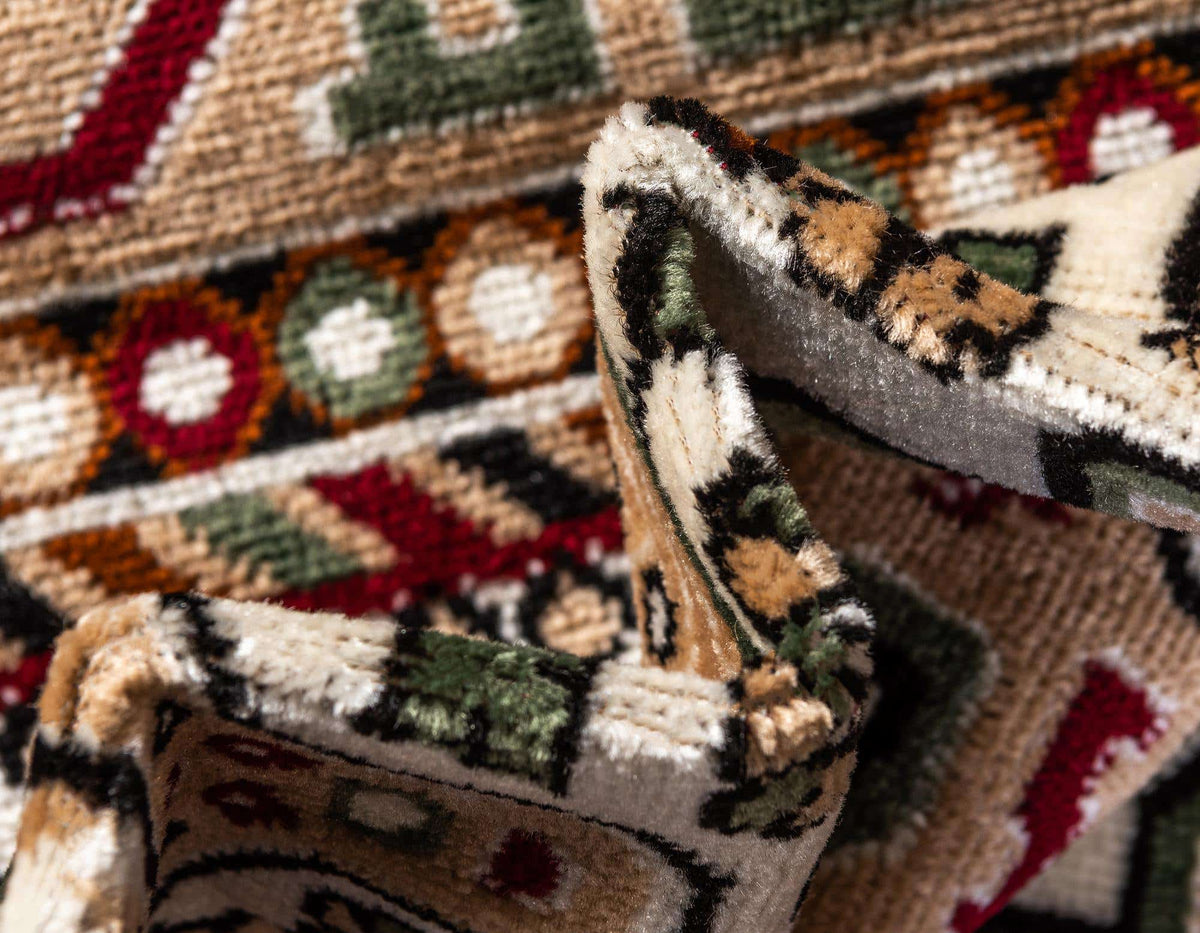 Rechteck Teppich Gharajeh in Beige von Hadorn™ - Lifestyle Image