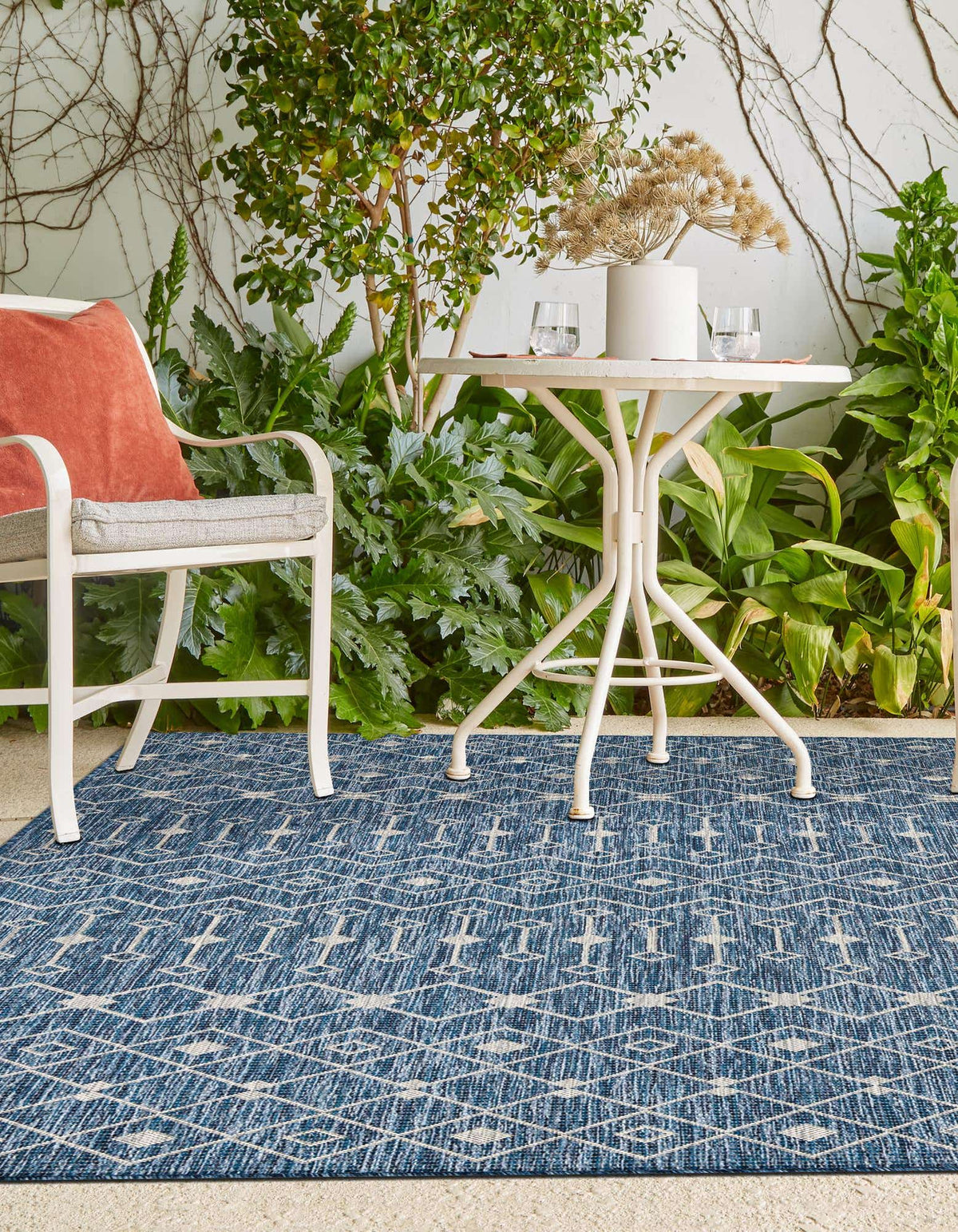 Rechteck Outdoor Teppich Tulum Outdoor in Blau von Hadorn™ - Lifestyle Image