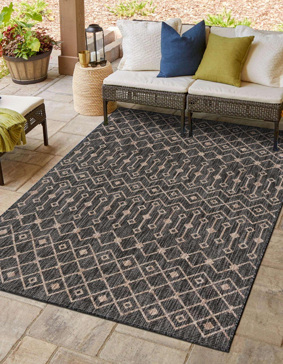 Rechteck Outdoor Teppich Tulum Outdoor in Anthrazit von Hadorn™ - Lifestyle Image
