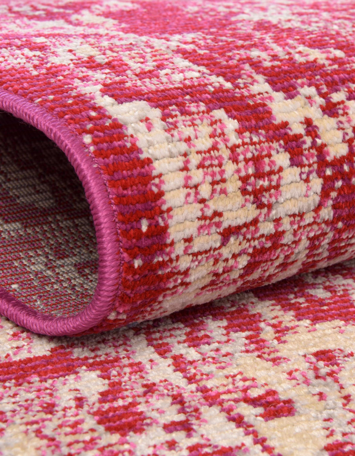 Rechteck Teppich Amulet in Rosa von Hadorn™ - Lifestyle Image