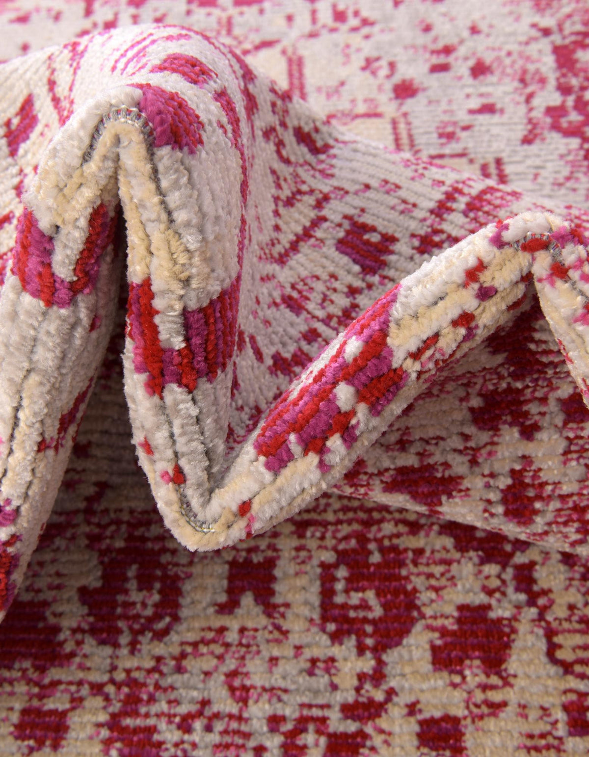 Rechteck Teppich Amulet in Rosa von Hadorn™ - Lifestyle Image
