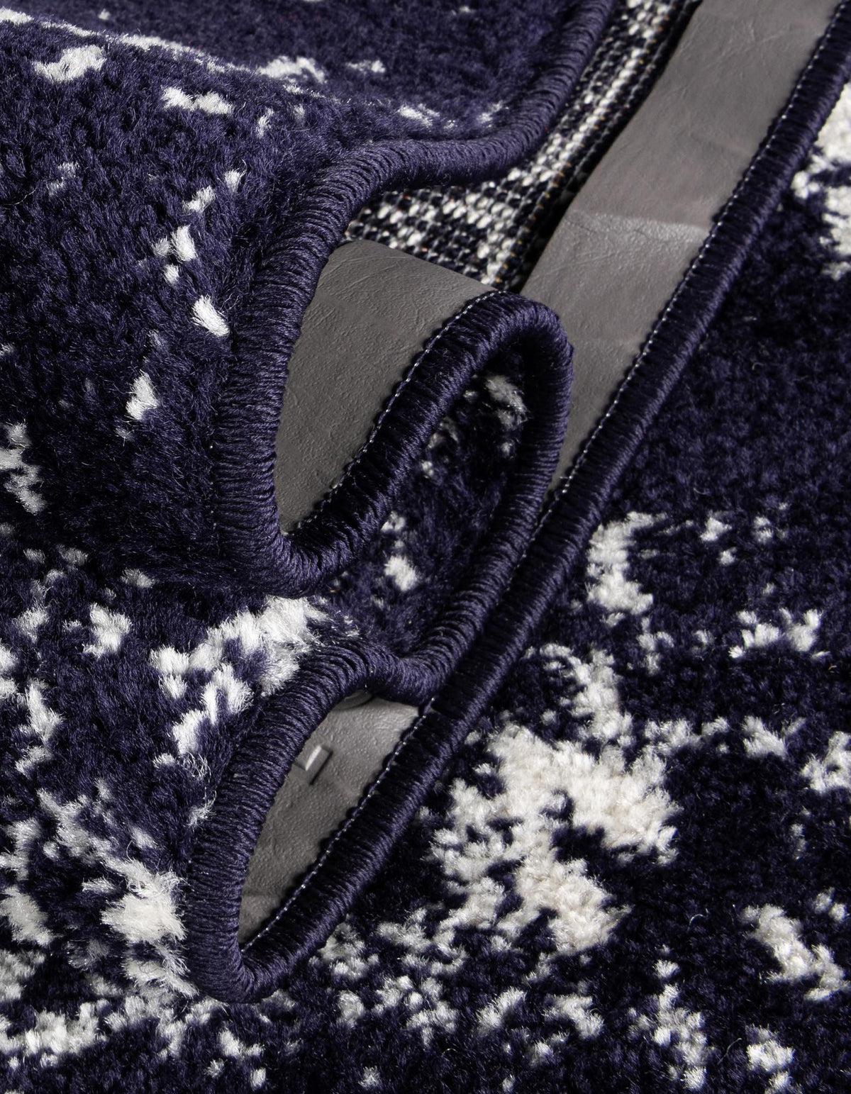 Oval Teppich Arlington in Marineblau von Hadorn™ - Lifestyle Image