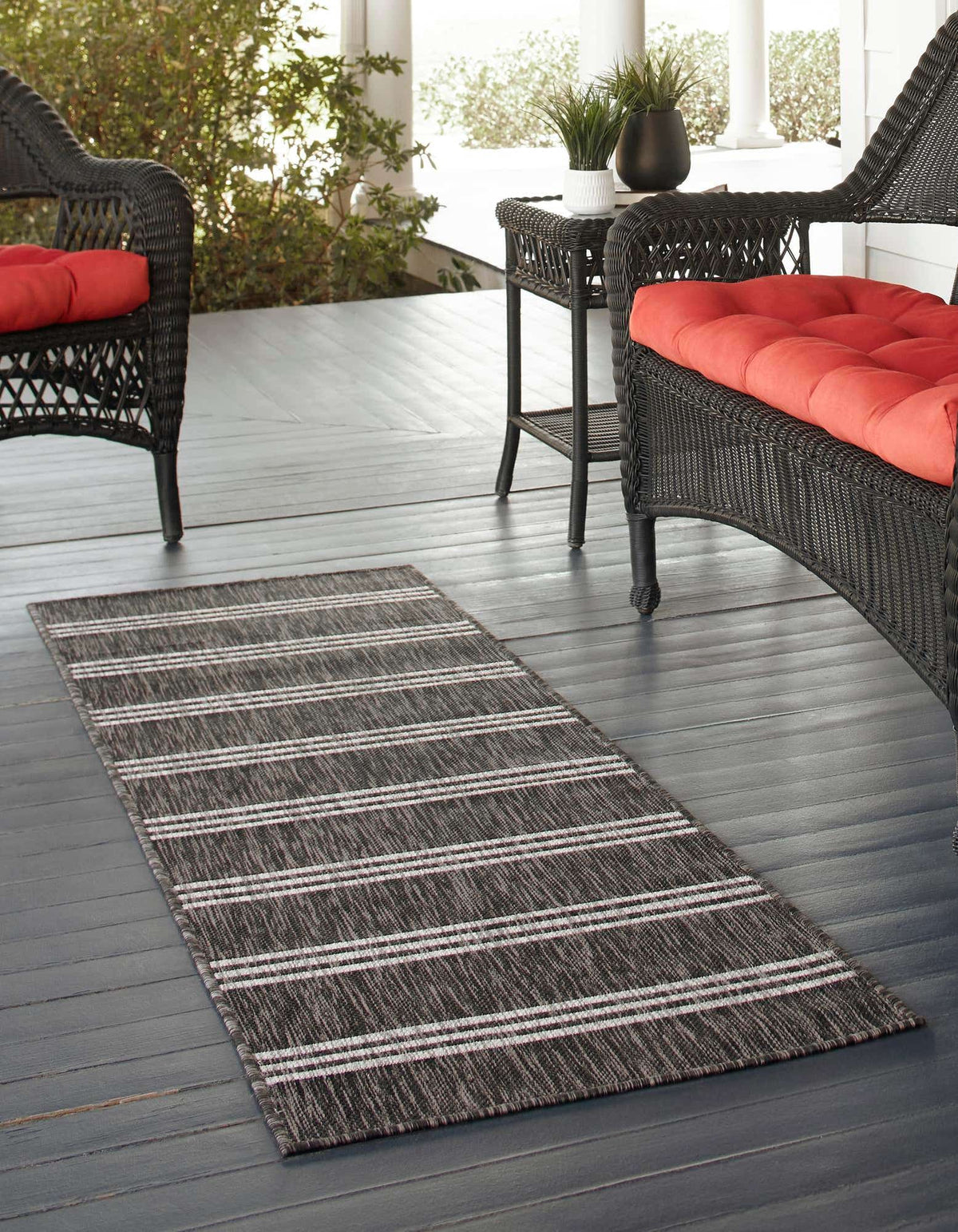 Läufer Outdoor Teppich Tulum Outdoor in Holzkohle von Hadorn™ - Lifestyle Image
