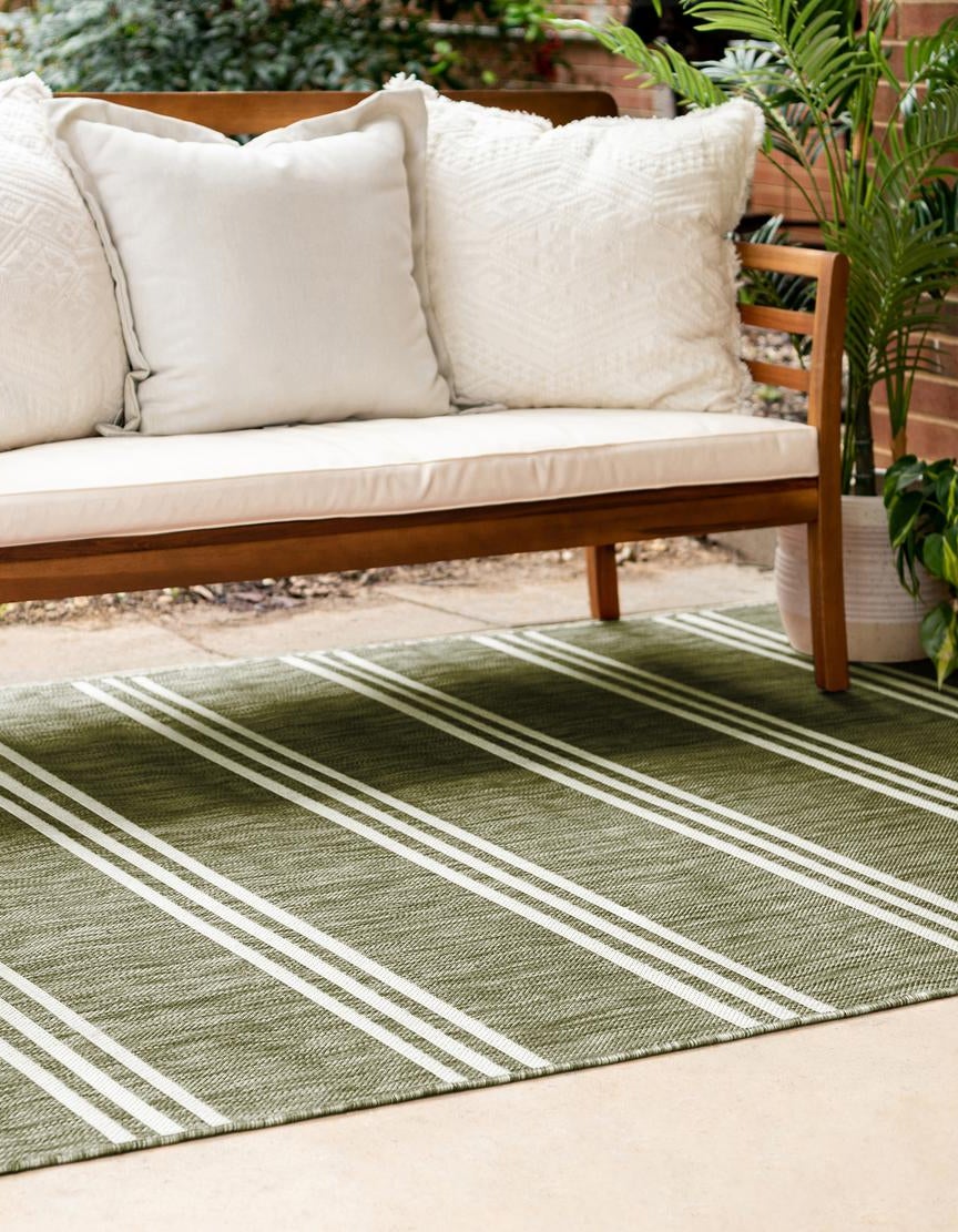 Rechteck Outdoor Teppich Jill Zarin Outdoor in Grün von Hadorn™ - Lifestyle Image