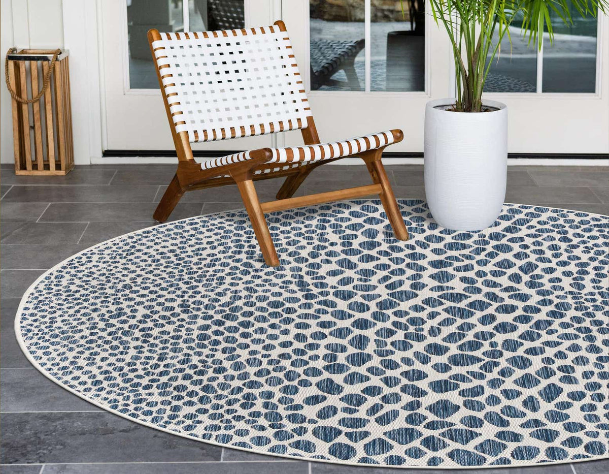 Rund Outdoor Teppich Tulum Outdoor in Blau von Hadorn™ - Lifestyle Image