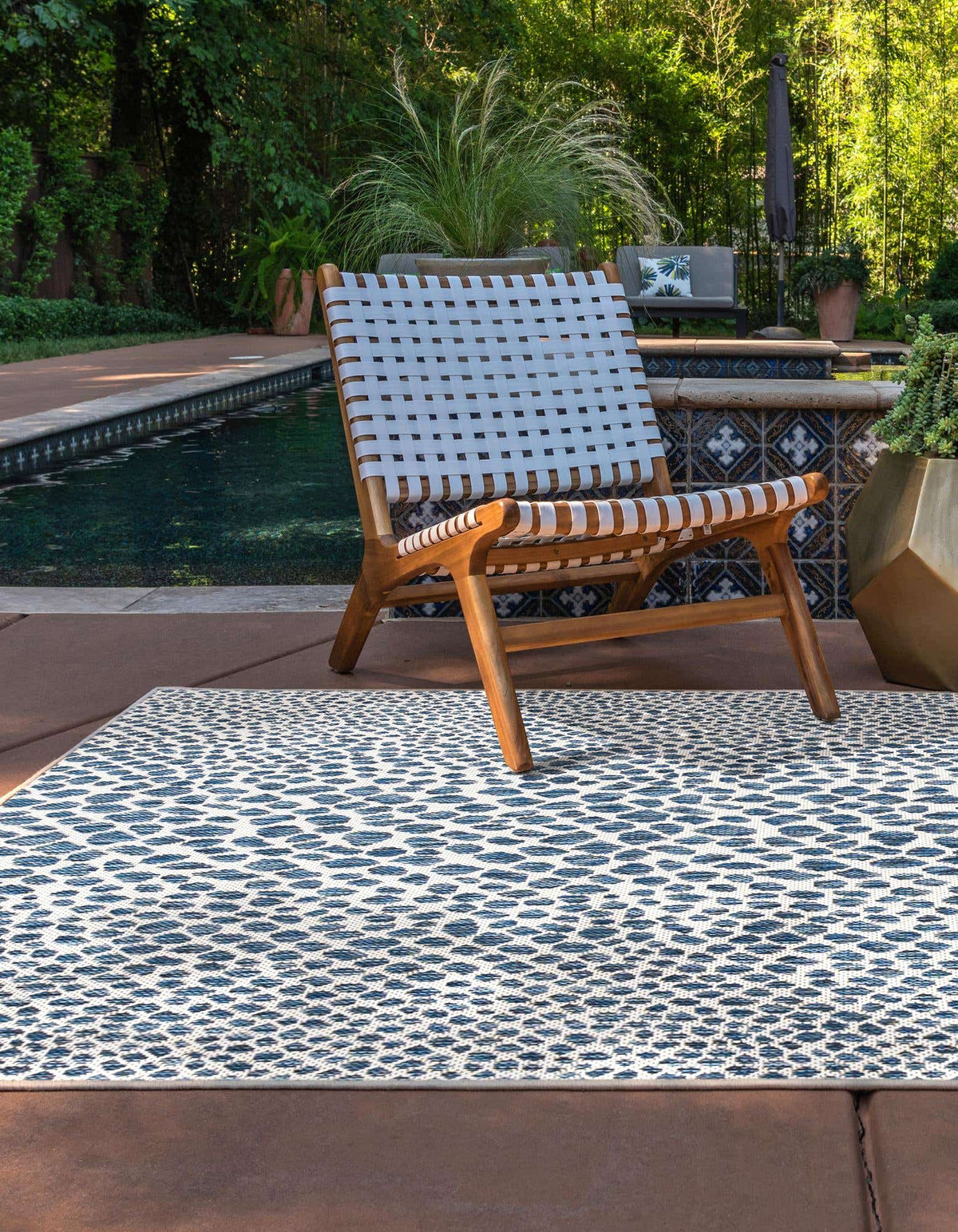 Rechteck Outdoor Teppich Tulum Outdoor in Blau von Hadorn™ - Lifestyle Image