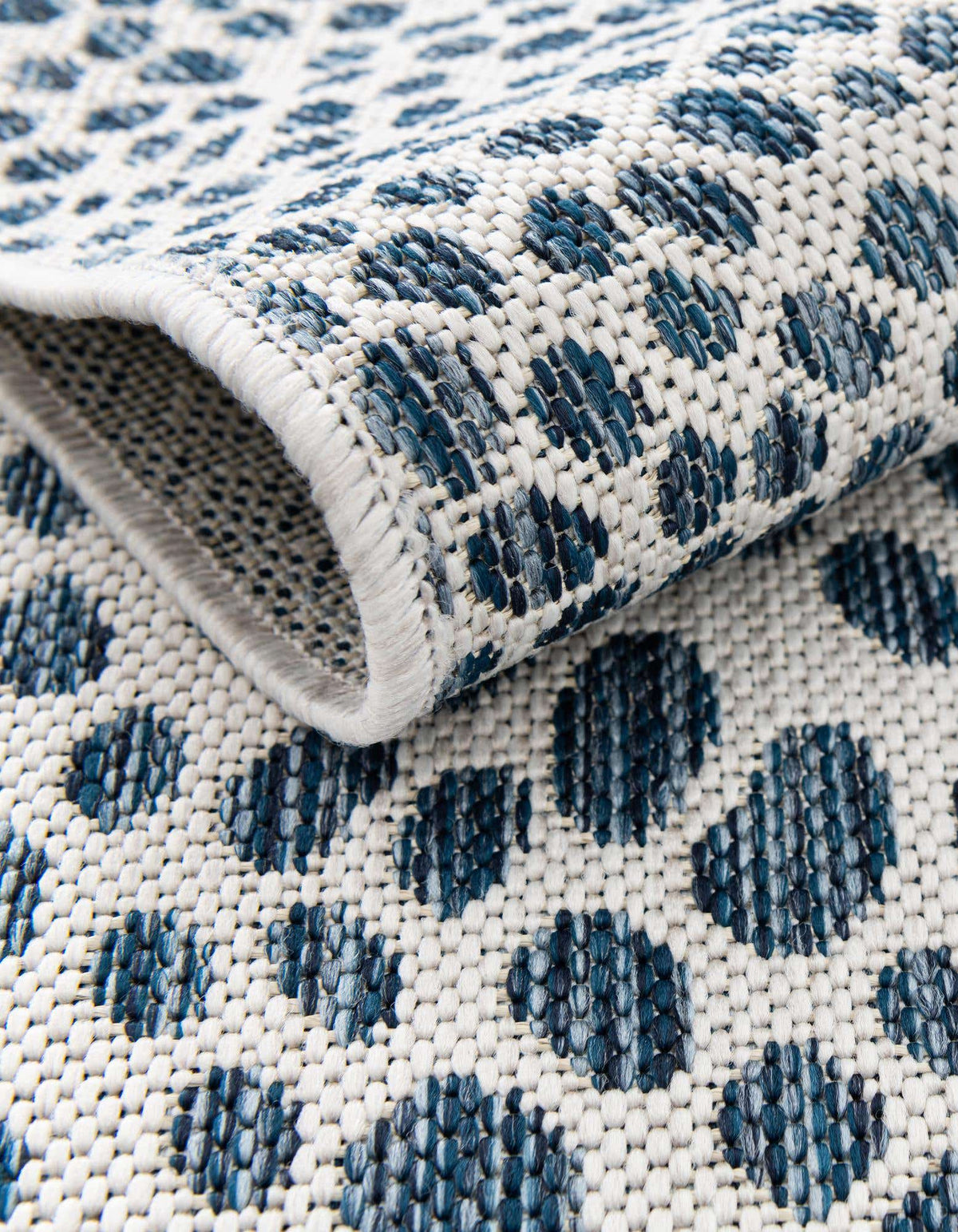 Oval Outdoor Teppich Tulum Outdoor in Blau von Hadorn™ - Lifestyle Image