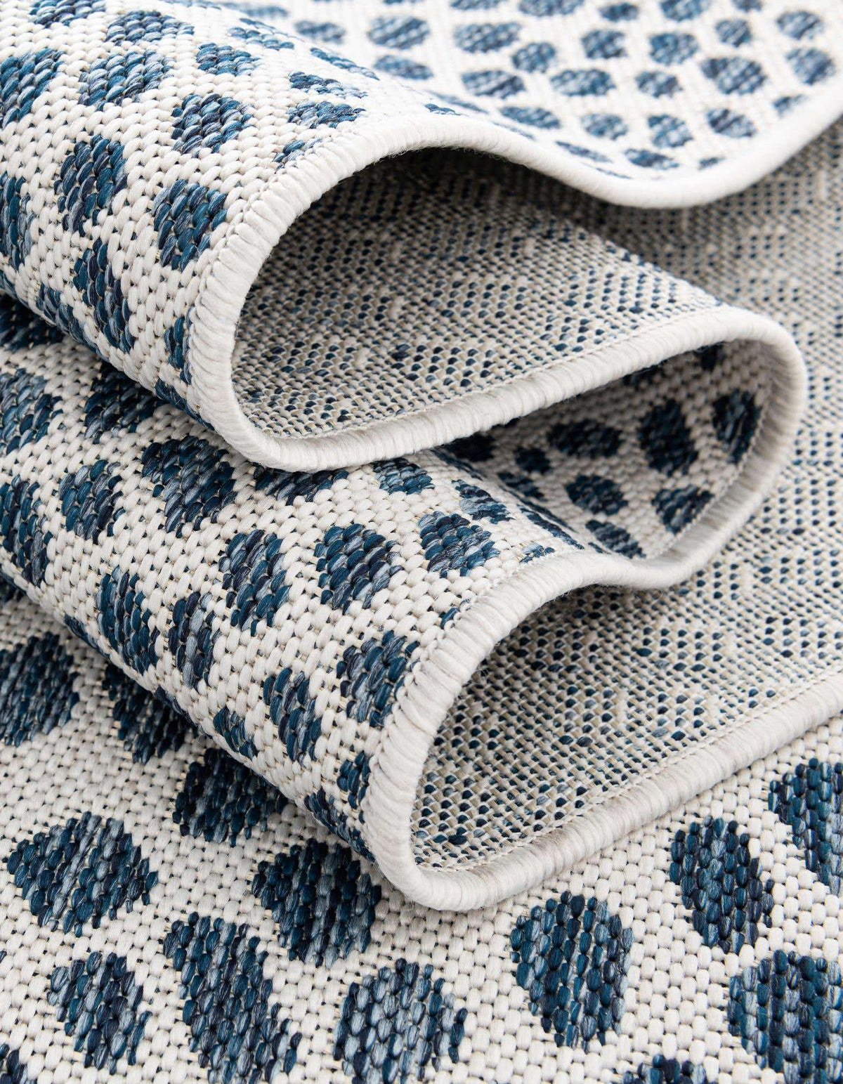 Oval Outdoor Teppich Tulum Outdoor in Blau von Hadorn™ - Lifestyle Image
