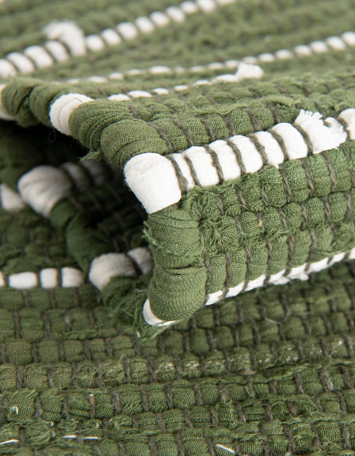 Rechteck Handgeflochten Teppich Chindi Cotton in Grün von Hadorn™ - Lifestyle Image