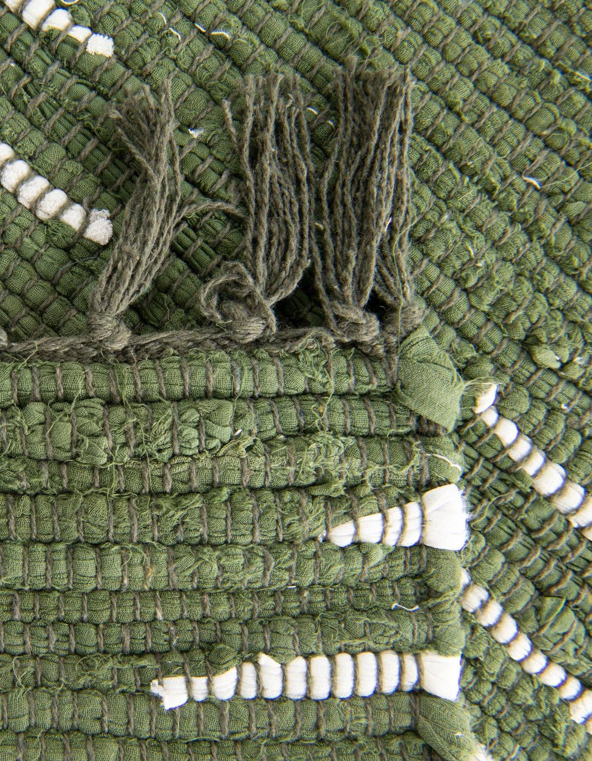 Rechteck Handgeflochten Teppich Chindi Cotton in Grün von Hadorn™ - Lifestyle Image