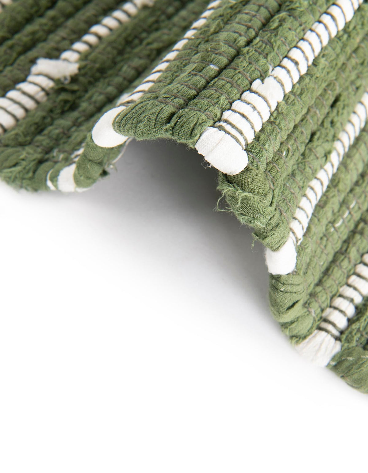 Rechteck Handgeflochten Teppich Chindi Cotton in Grün von Hadorn™ - Lifestyle Image