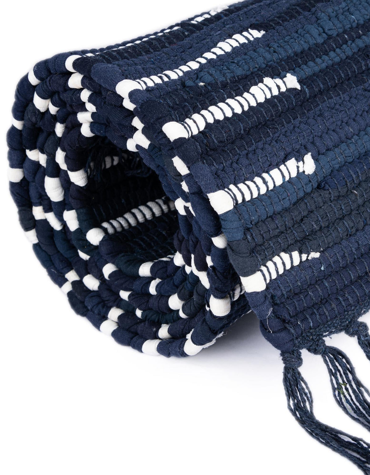 Läufer Handgeflochten Teppich Chindi Cotton in Marineblau von Hadorn™ - Lifestyle Image