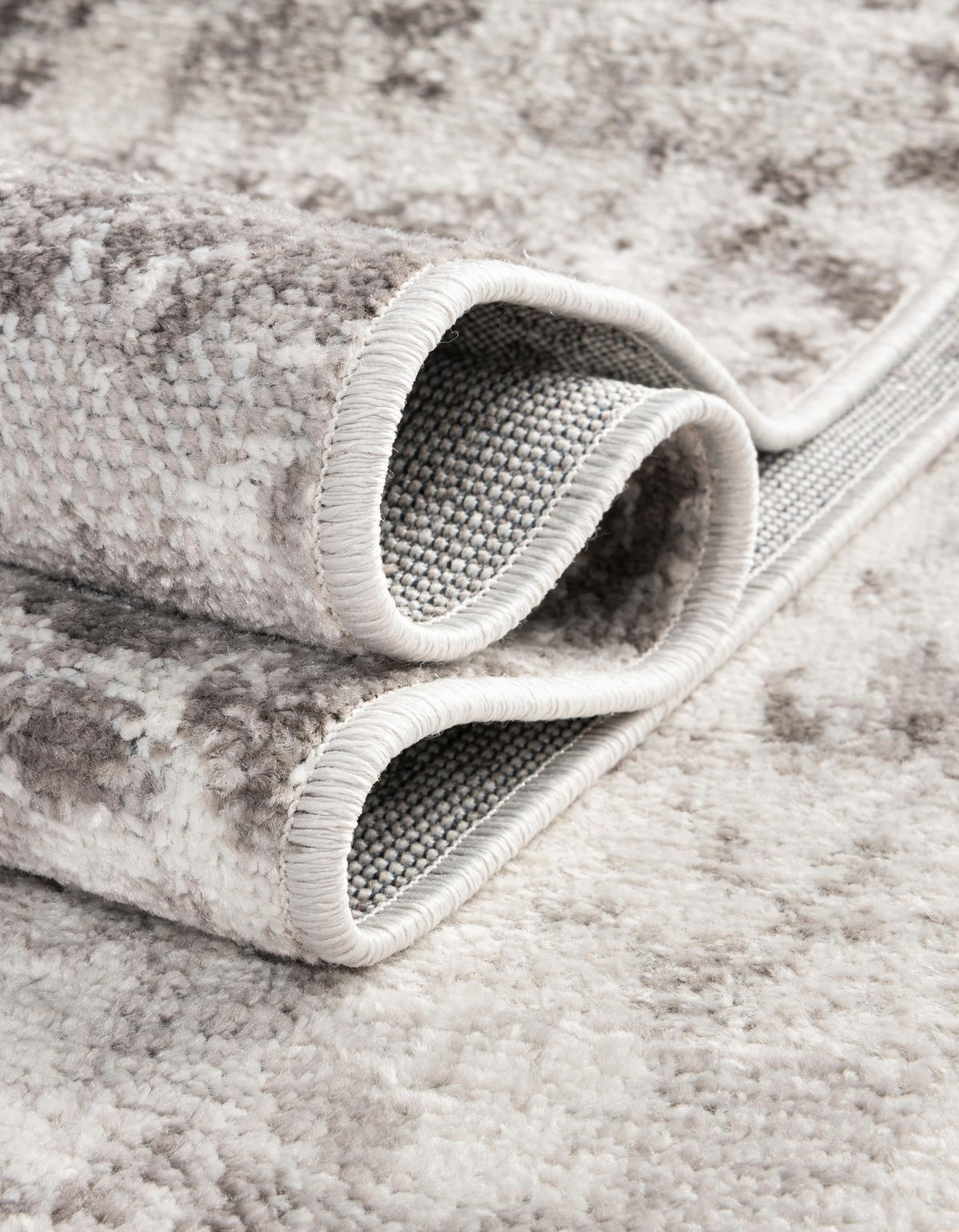 Quadratisch Teppich Aurora in Steingrau von Hadorn™ - Lifestyle Image