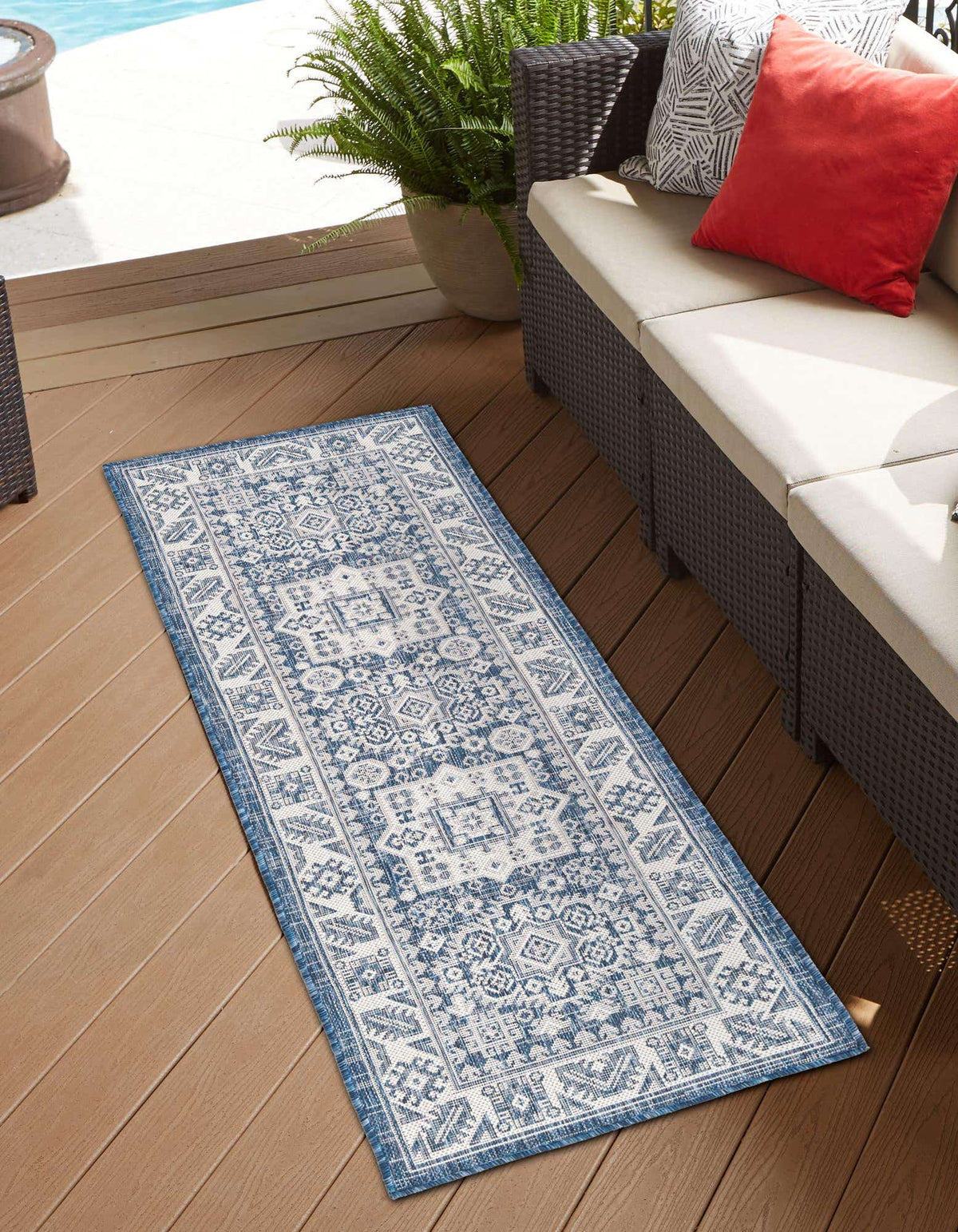 Läufer Outdoor Teppich Tulum Outdoor in Blau von Hadorn™ - Lifestyle Image