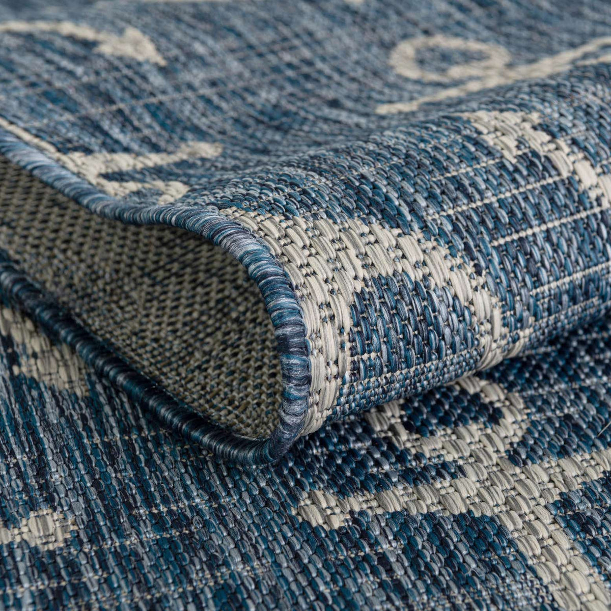 Rund Outdoor Teppich Tulum Outdoor in Blau von Hadorn™ - Lifestyle Image
