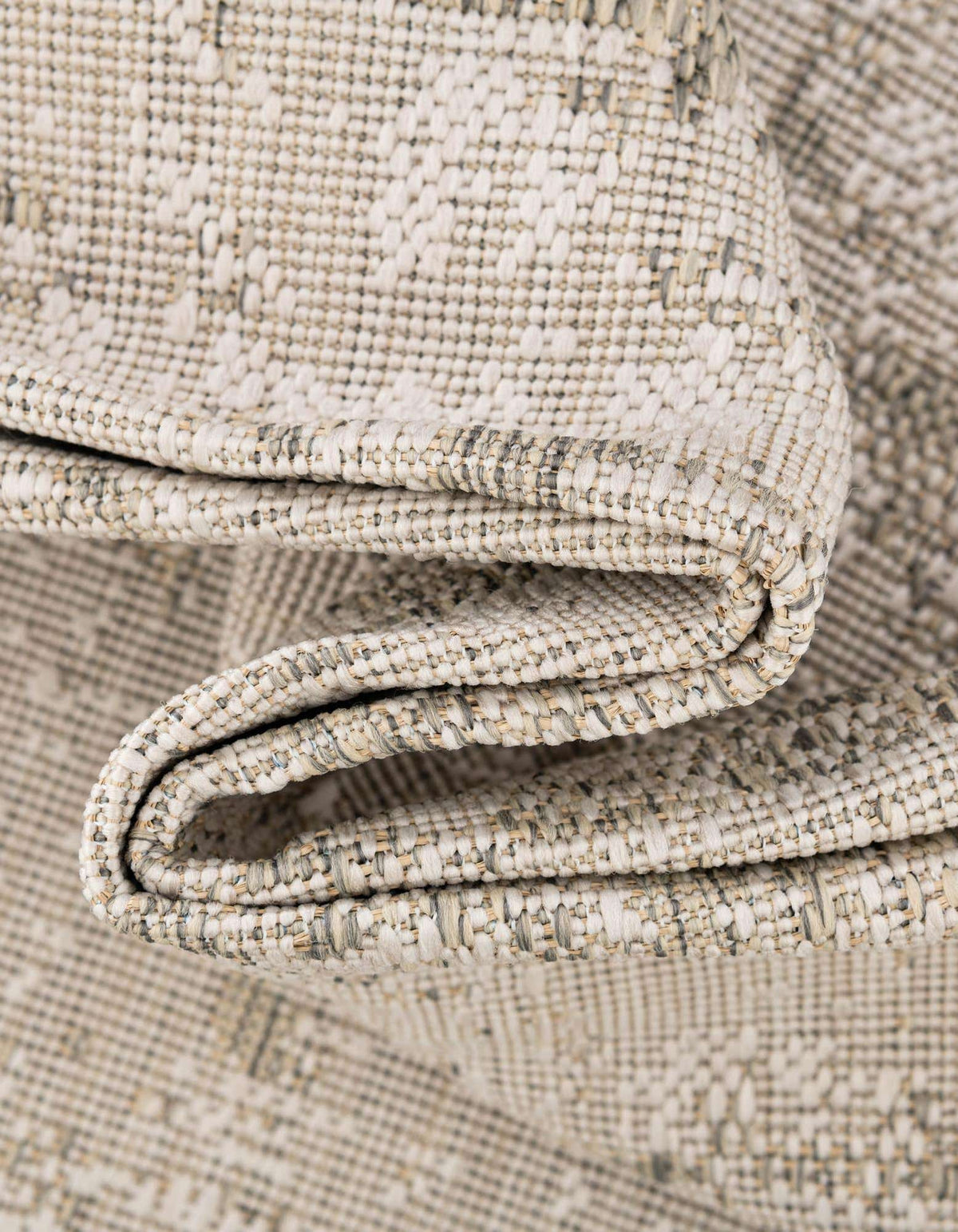 Rund Outdoor Teppich Tulum Outdoor in Grau von Hadorn™ - Lifestyle Image