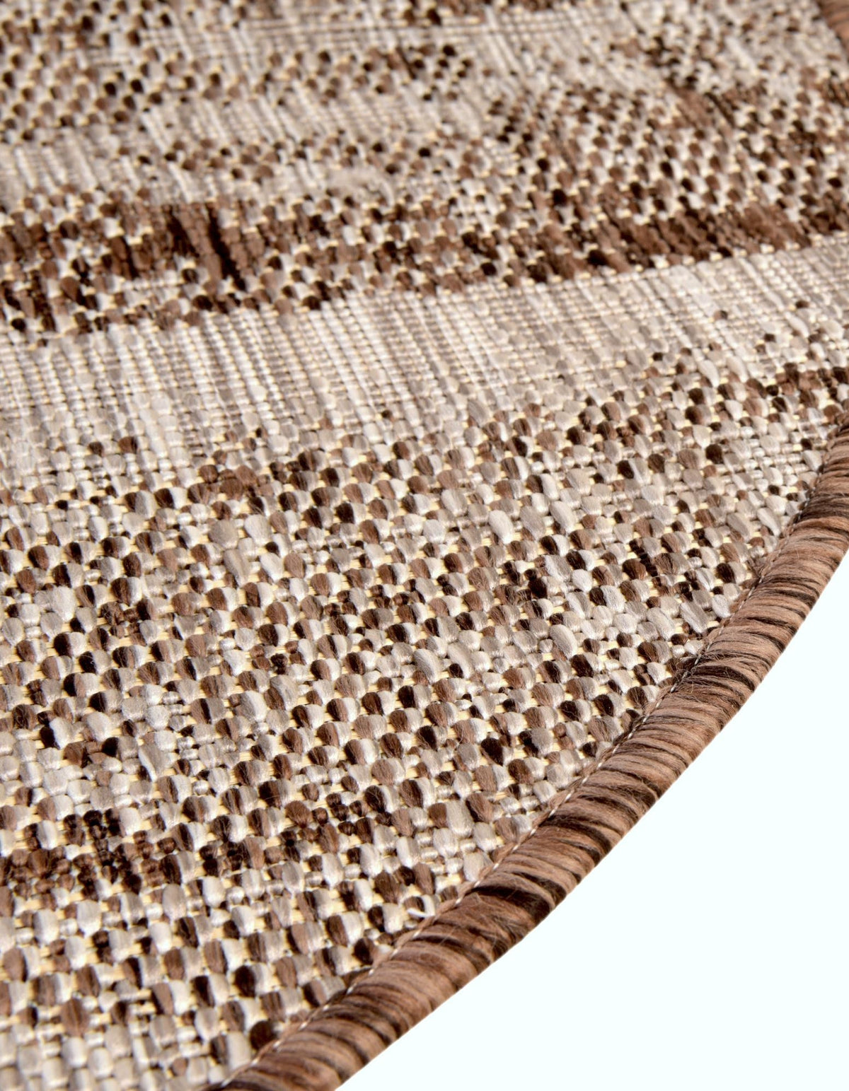 Rund Outdoor Teppich Tulum Outdoor in Braun von Hadorn™ - Lifestyle Image
