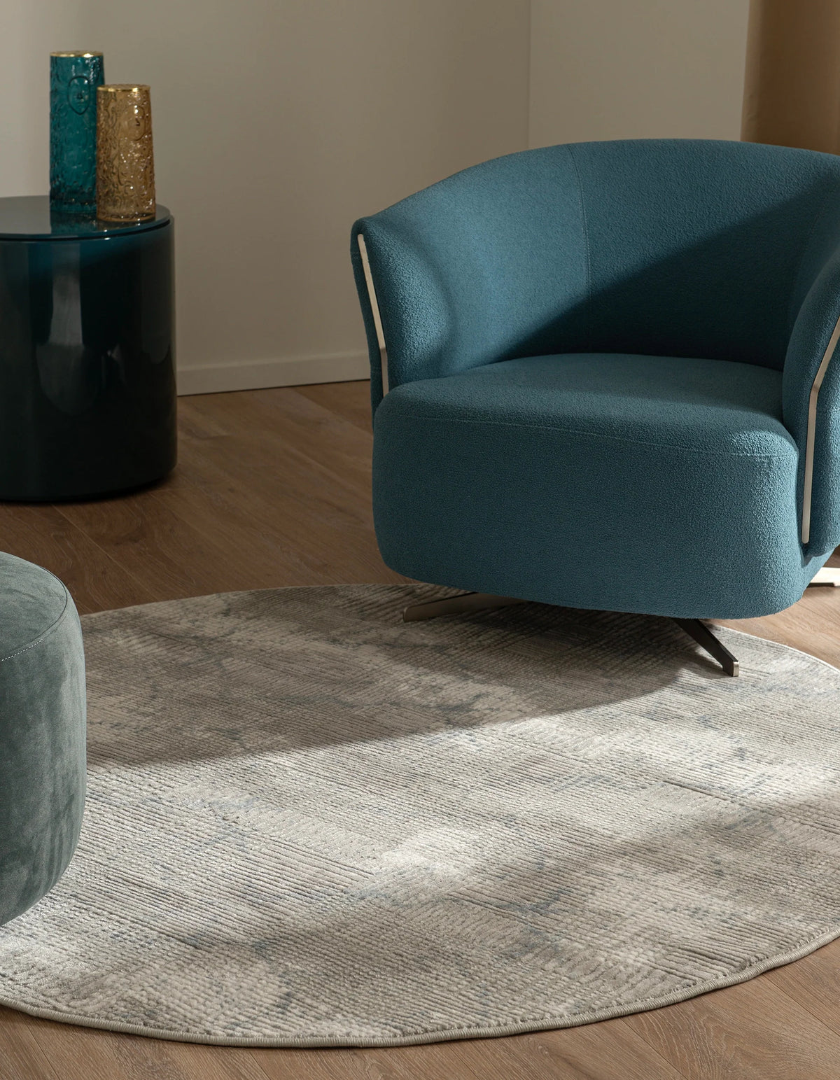 Rund Teppich Davos Flawless in Blau von Hadorn™ - Lifestyle Image
