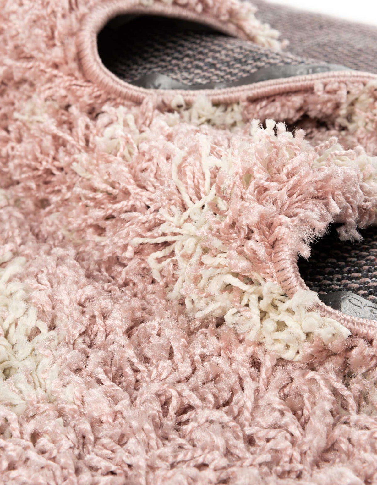 Quadratisch Hochflorteppich Trellis Shag in Hellrosa von Hadorn™ - Lifestyle Image