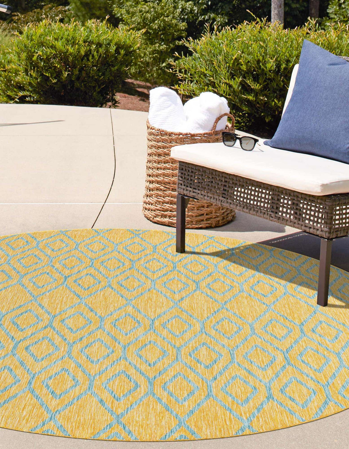 Rund Outdoor Teppich Jill Zarin Outdoor in Gelb von Hadorn™ - Lifestyle Image