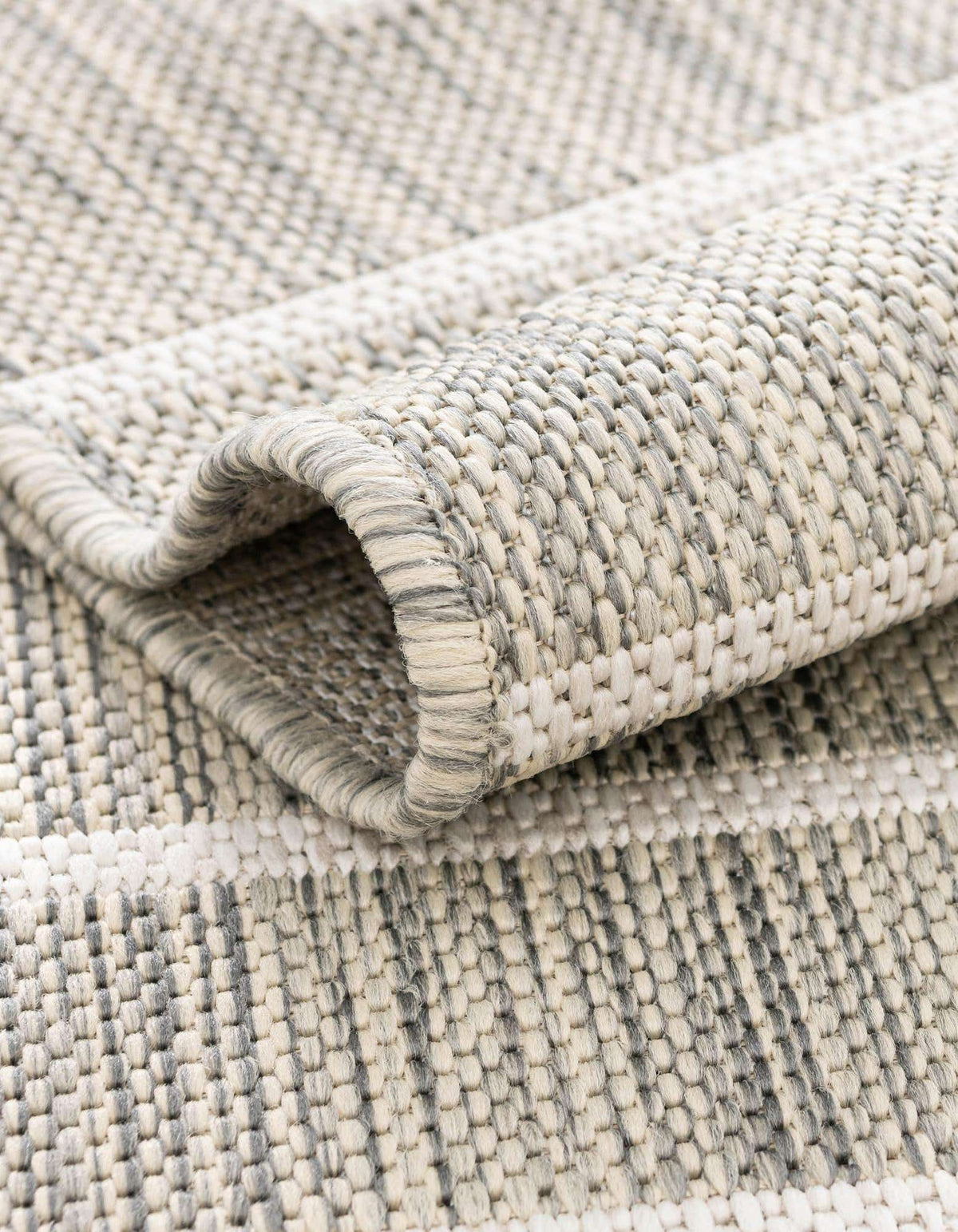 Rechteck Outdoor Teppich Tulum Outdoor in Grau von Hadorn™ - Lifestyle Image