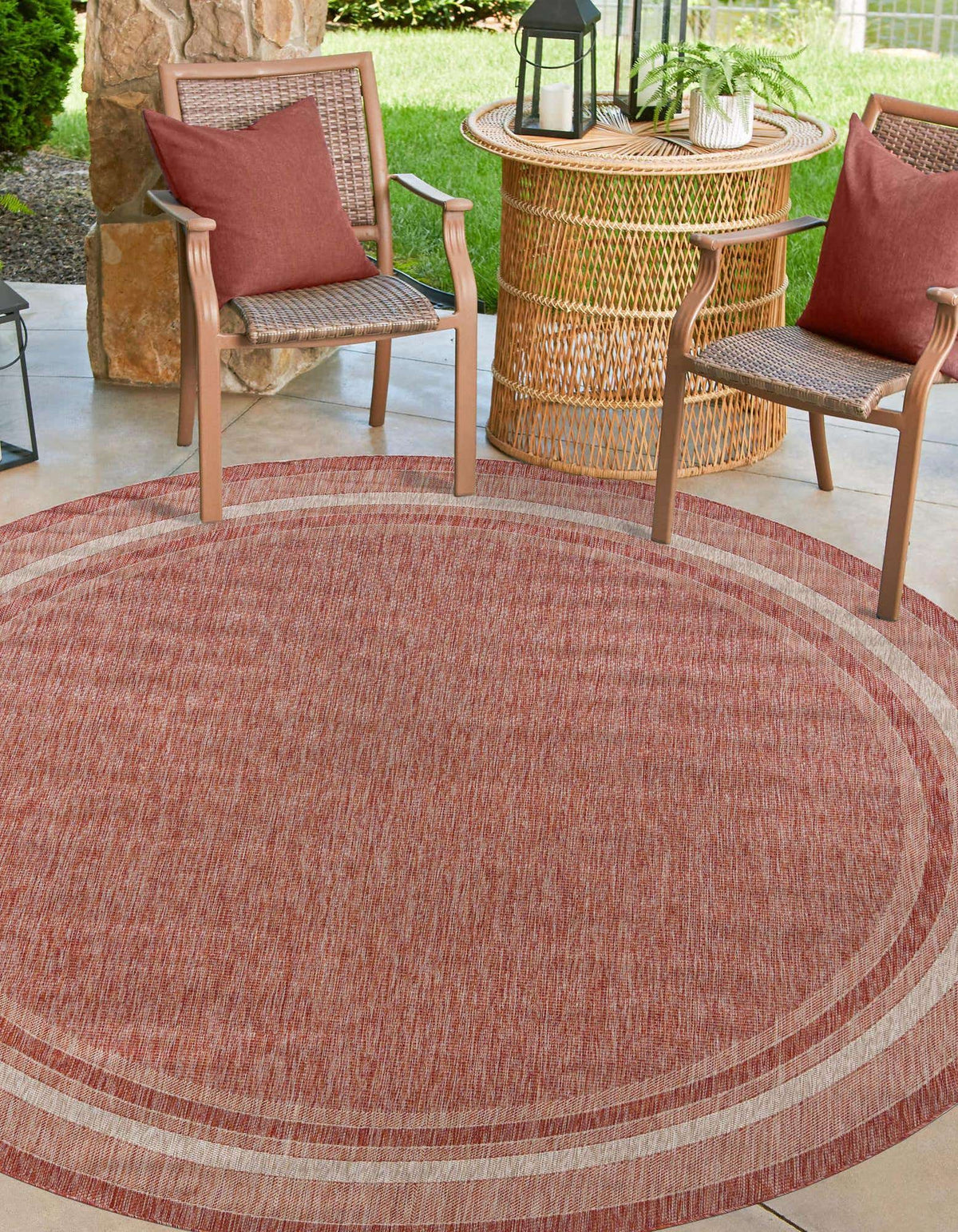 Rund Outdoor Teppich Tulum Outdoor in Rostrot von Hadorn™ - Lifestyle Image