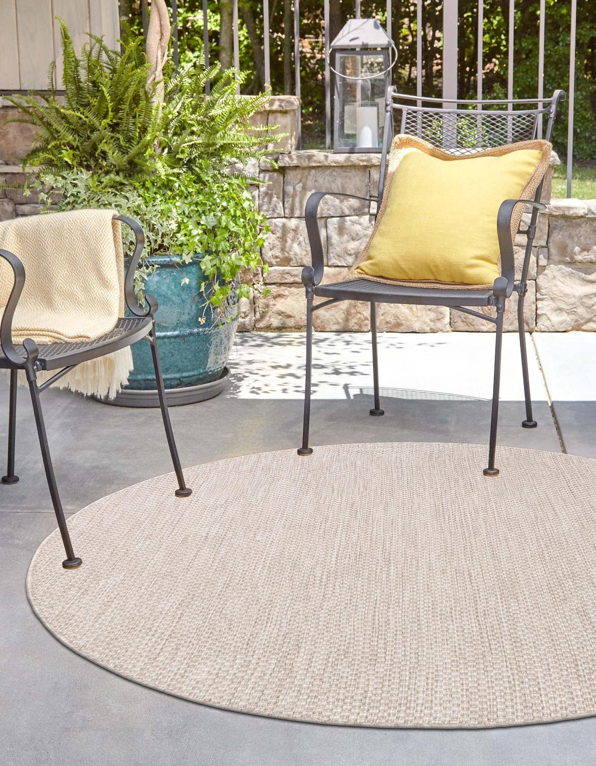 Rund Outdoor Teppich Tulum Outdoor in Beige von Hadorn™ - Lifestyle Image